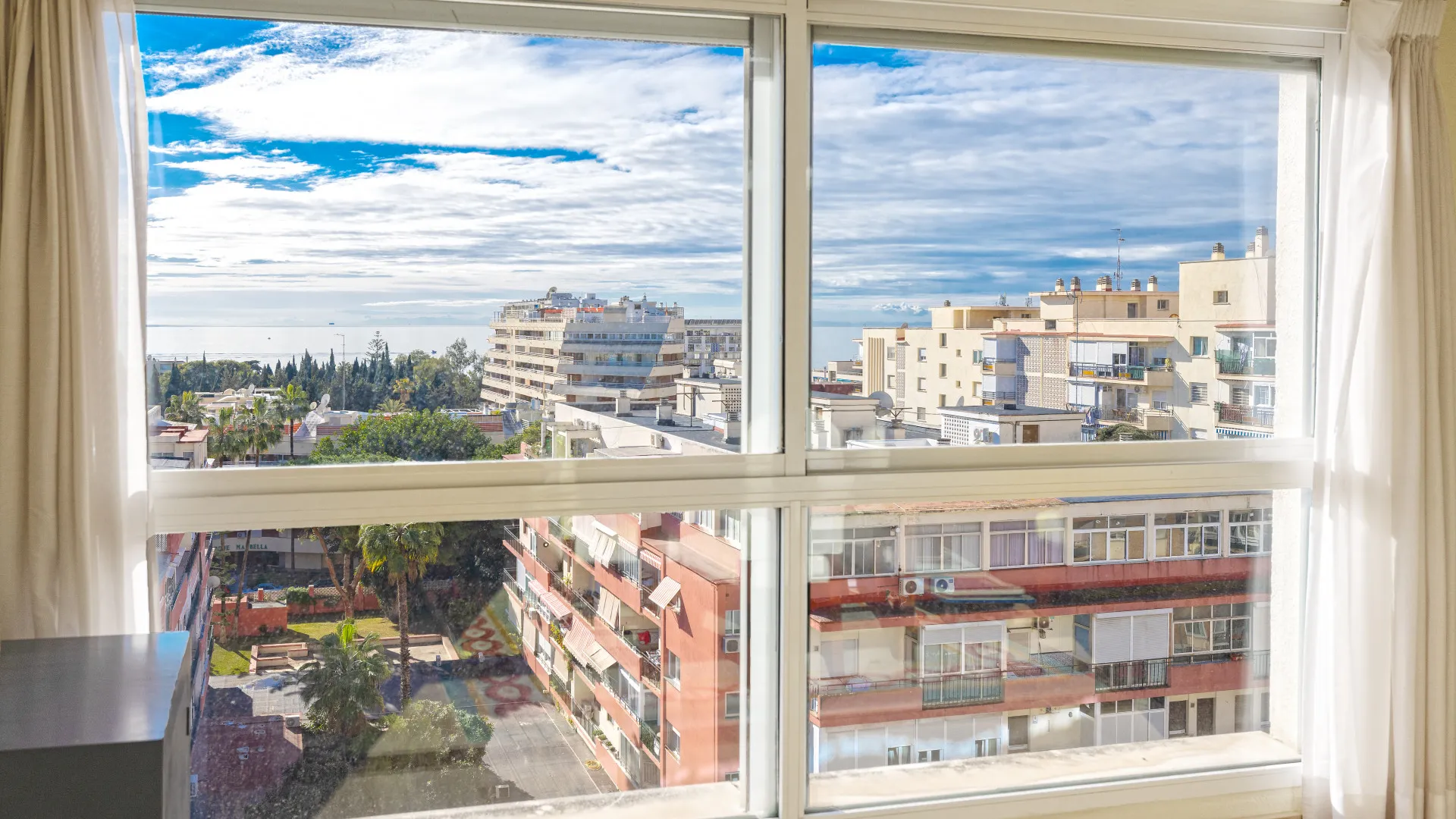 Duplex penthouse with 5 bedrooms for sale in Marbella Centro