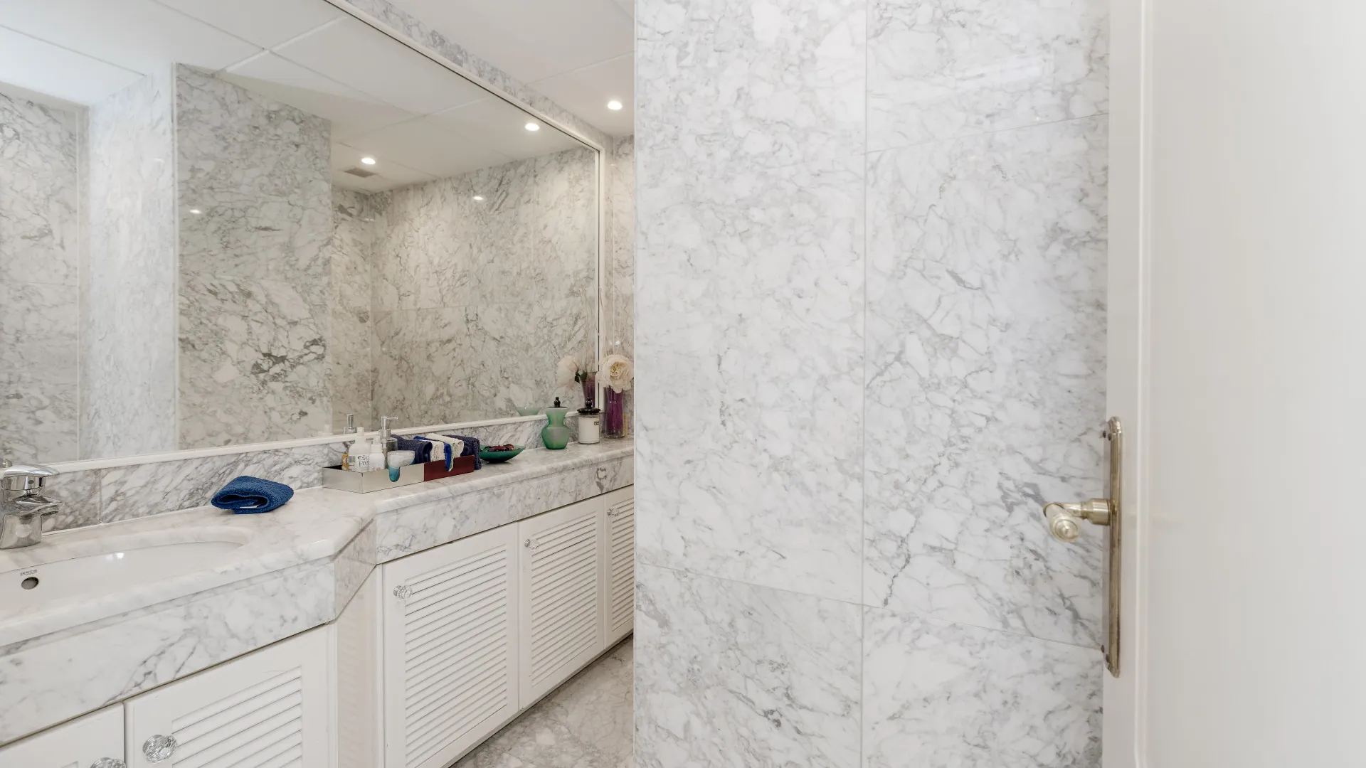 Duplex penthouse with 5 bedrooms for sale in Marbella Centro