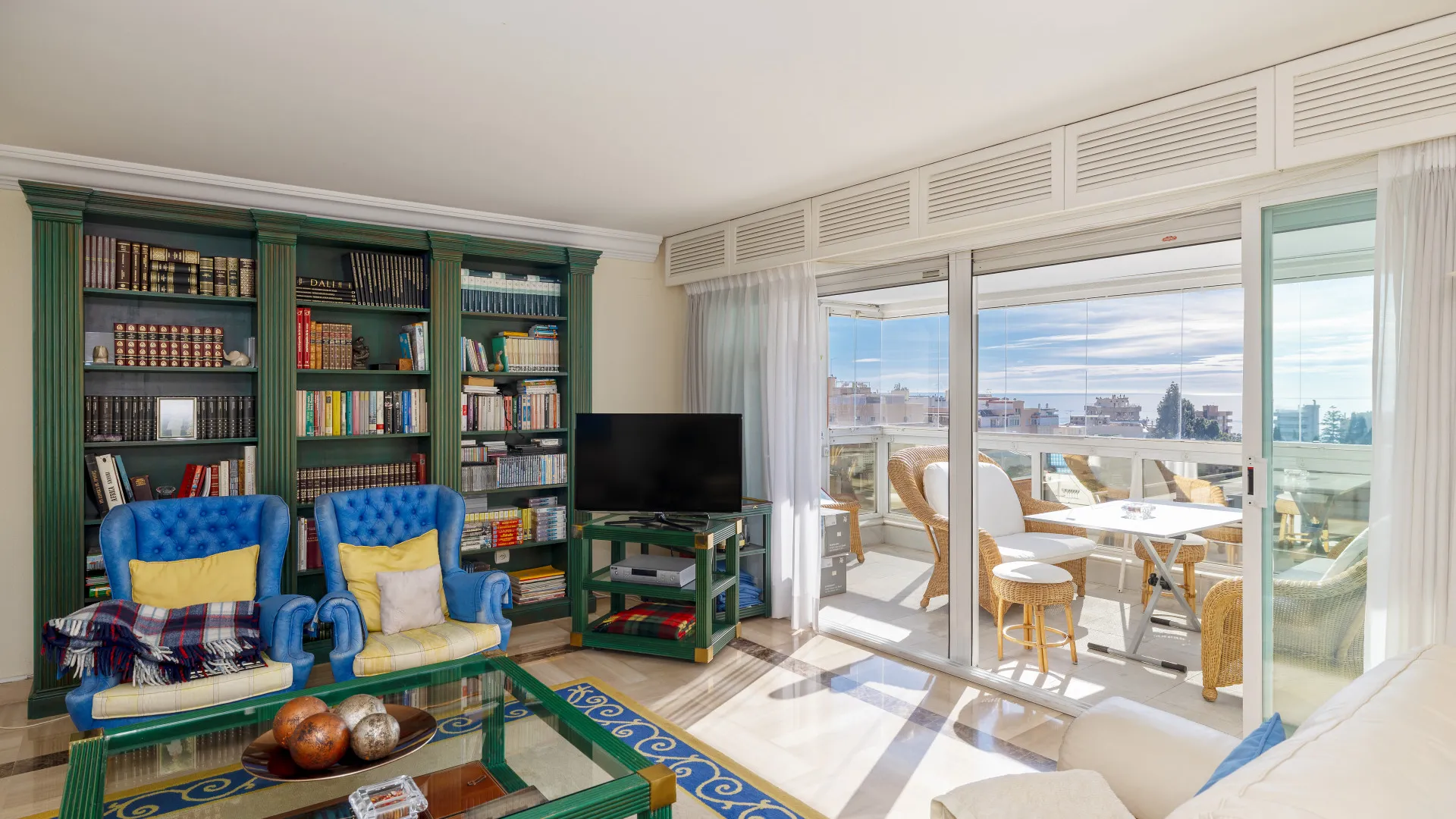 Duplex penthouse with 5 bedrooms for sale in Marbella Centro