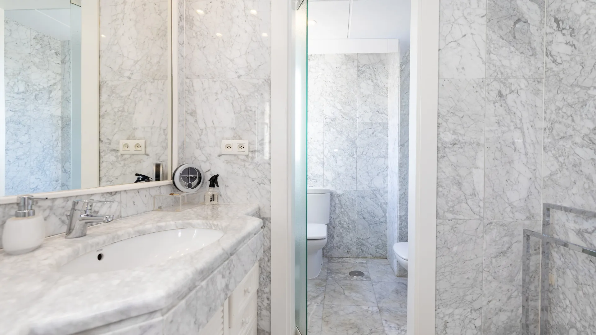 Duplex penthouse with 5 bedrooms for sale in Marbella Centro