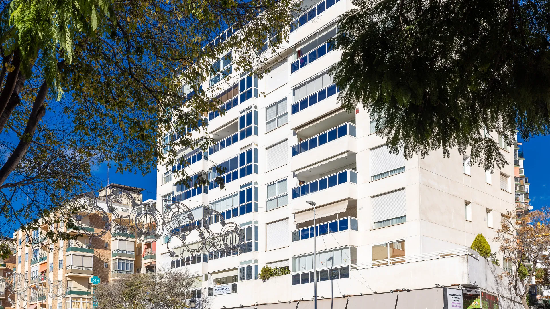 Duplex penthouse with 5 bedrooms for sale in Marbella Centro