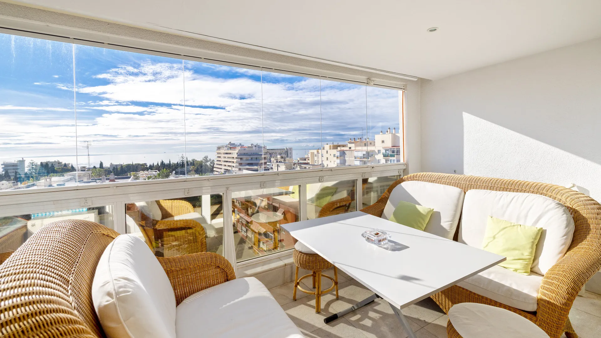 Duplex penthouse with 5 bedrooms for sale in Marbella Centro