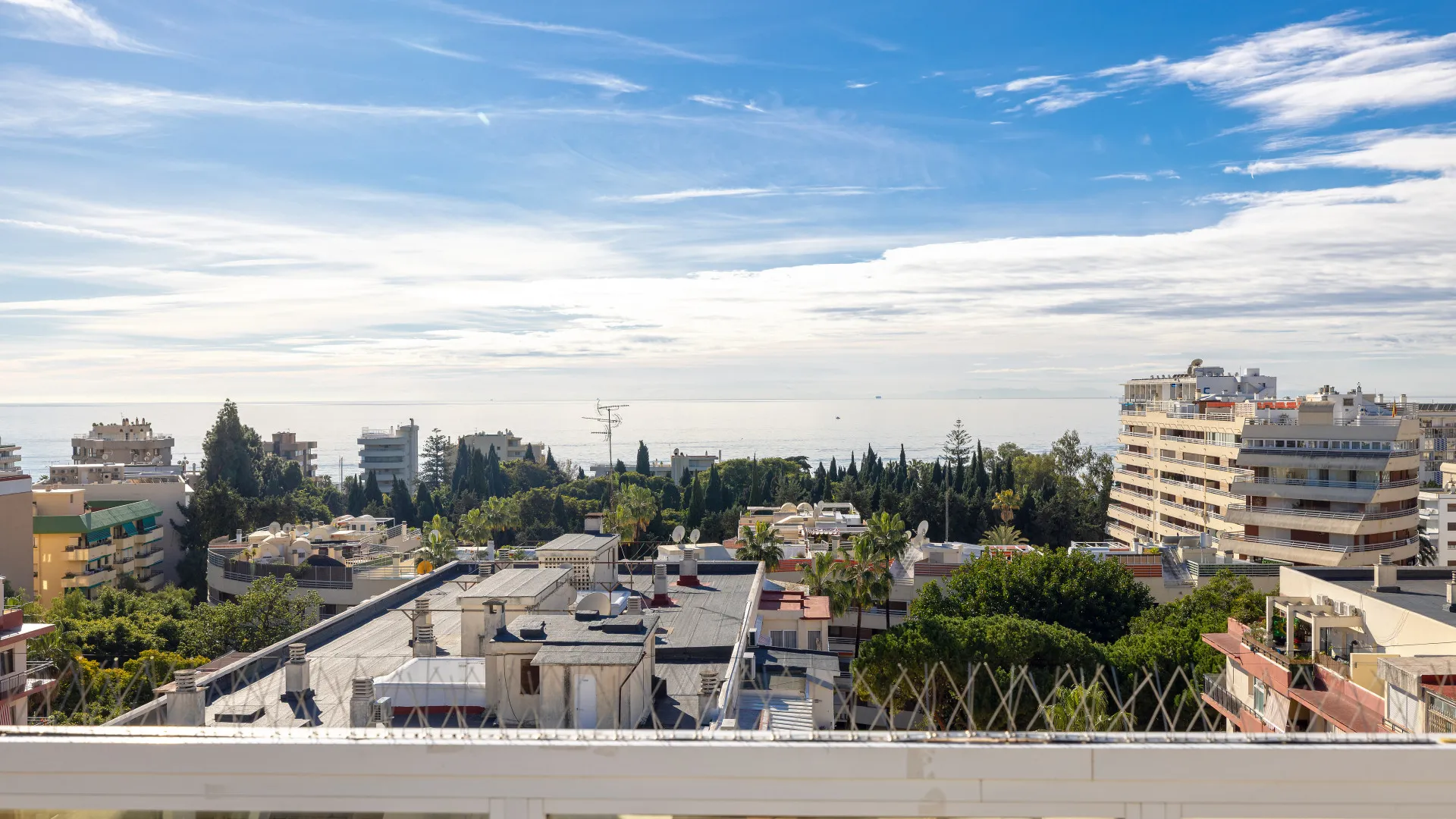 Duplex penthouse with 5 bedrooms for sale in Marbella Centro