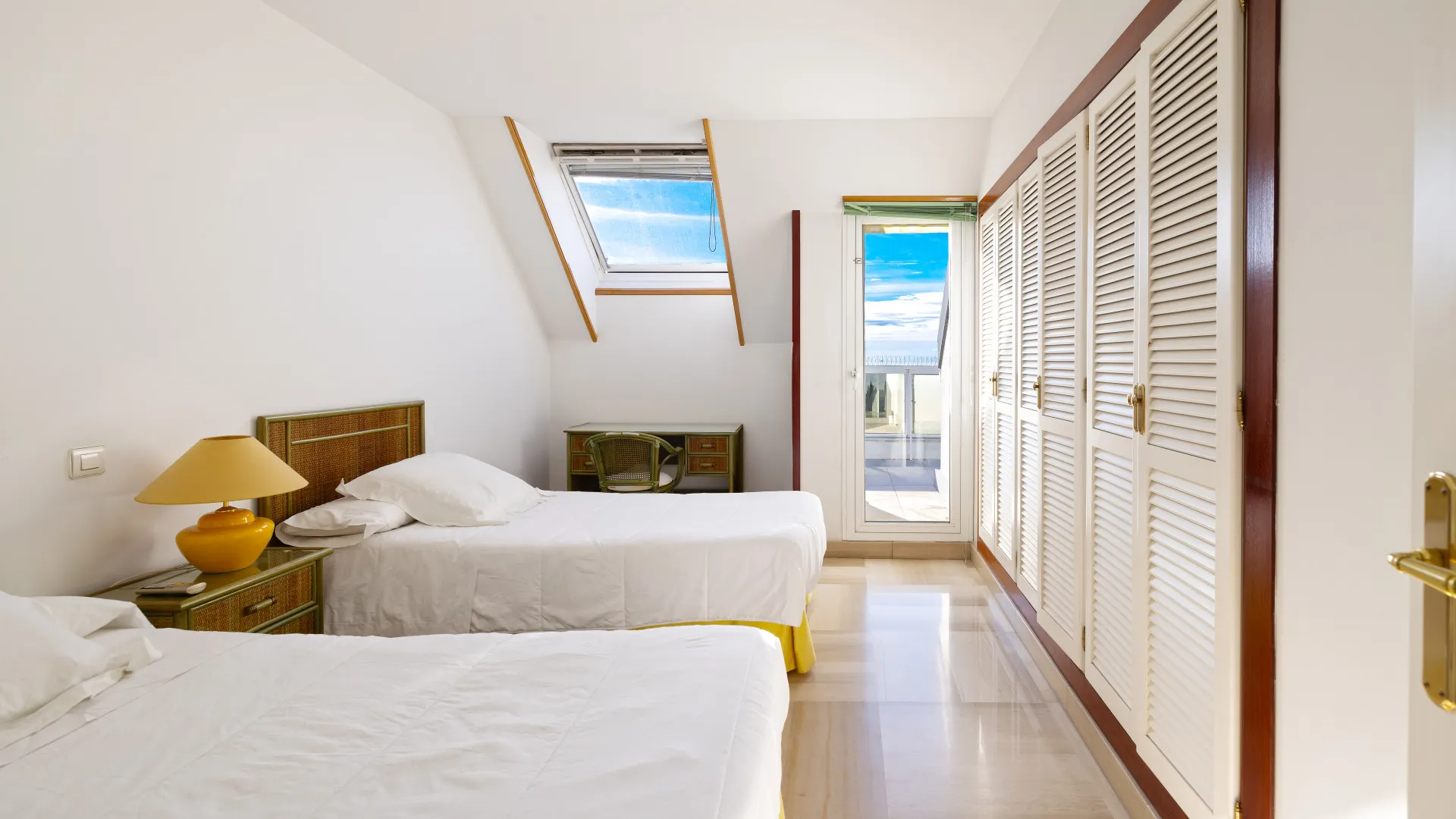 Duplex penthouse with 5 bedrooms for sale in Marbella Centro