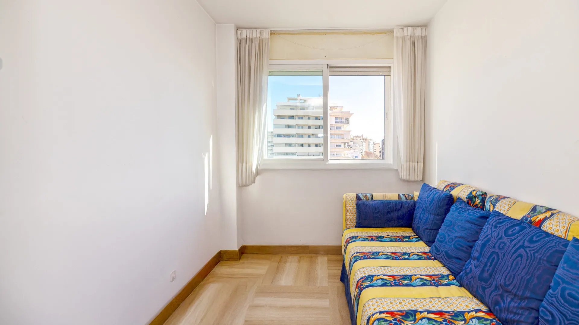 Duplex penthouse with 5 bedrooms for sale in Marbella Centro