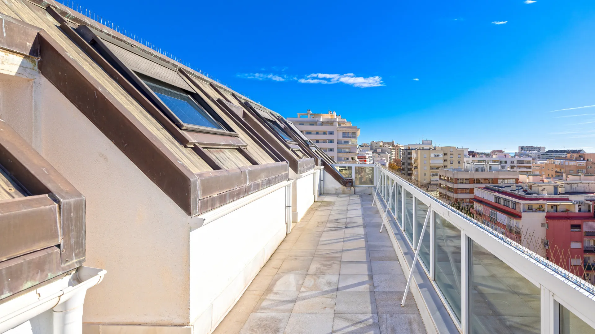 Duplex penthouse with 5 bedrooms for sale in Marbella Centro