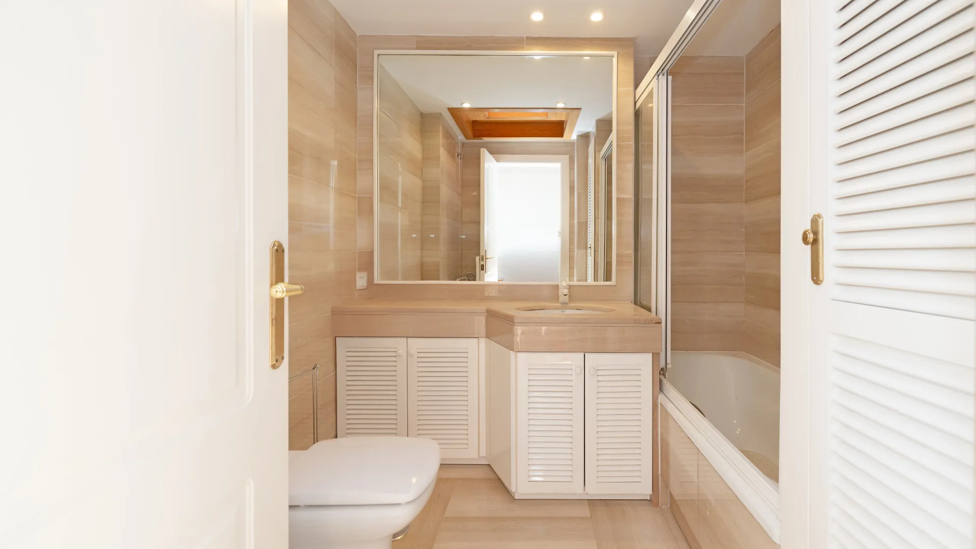 Duplex penthouse with 5 bedrooms for sale in Marbella Centro