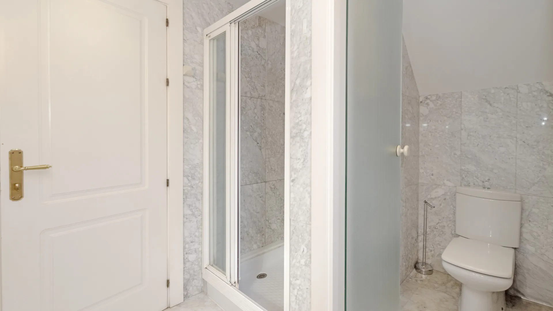 Duplex penthouse with 5 bedrooms for sale in Marbella Centro