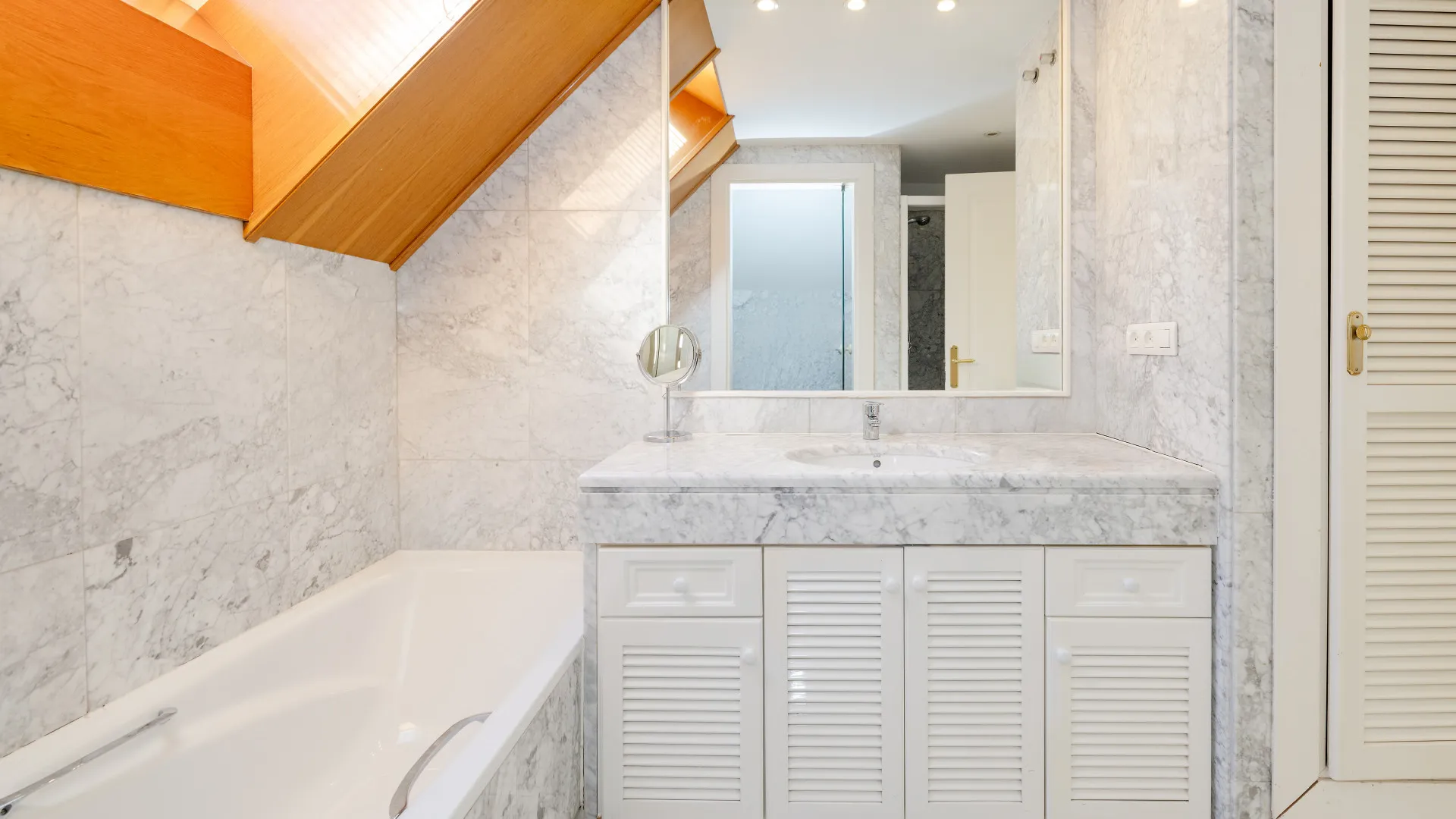 Duplex penthouse with 5 bedrooms for sale in Marbella Centro