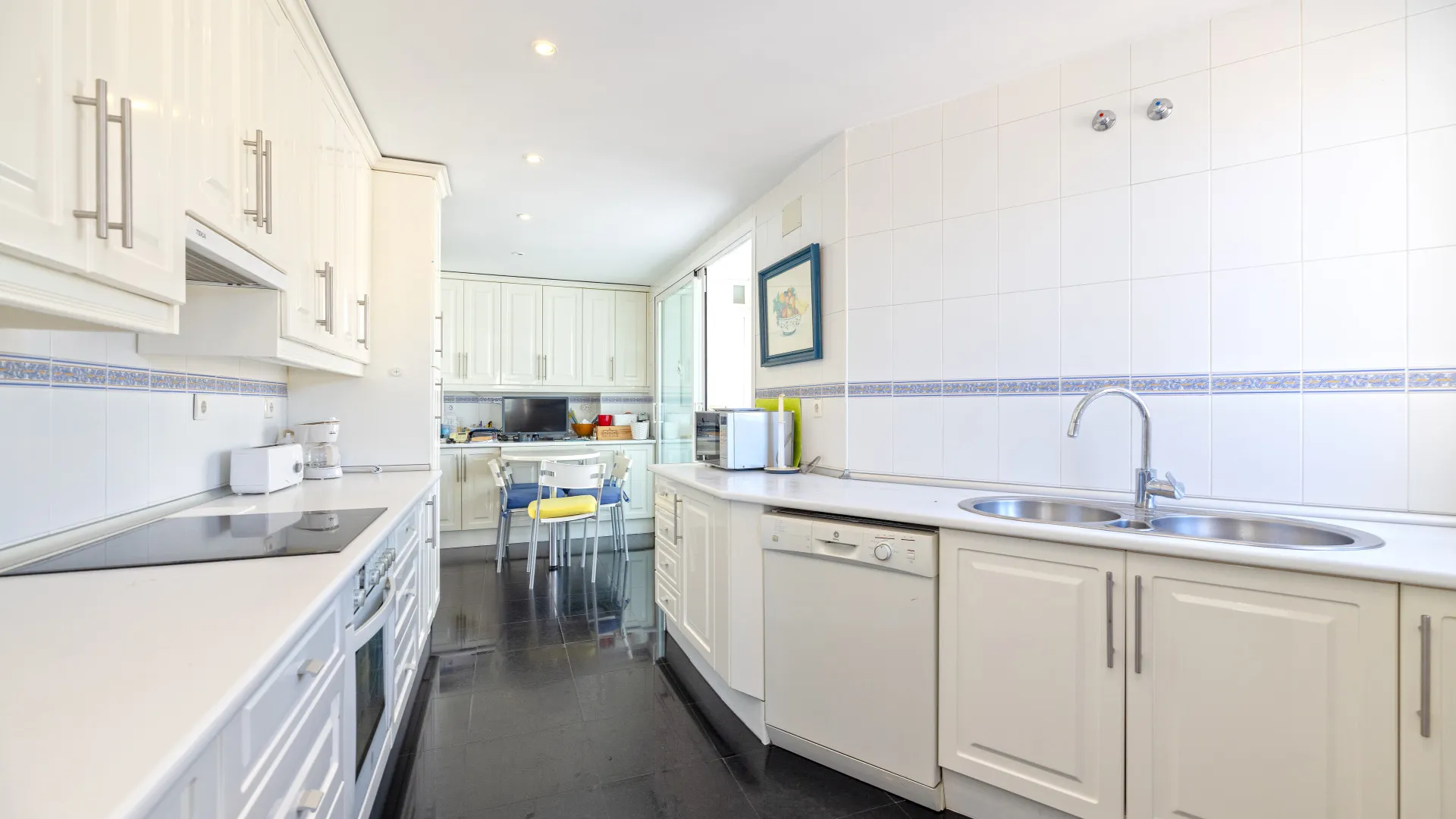 Duplex penthouse with 5 bedrooms for sale in Marbella Centro