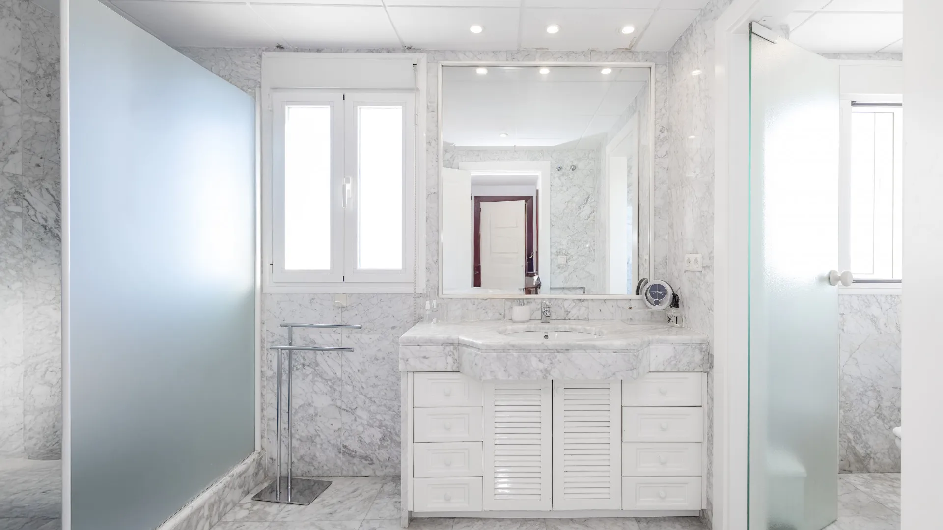 Duplex penthouse with 5 bedrooms for sale in Marbella Centro