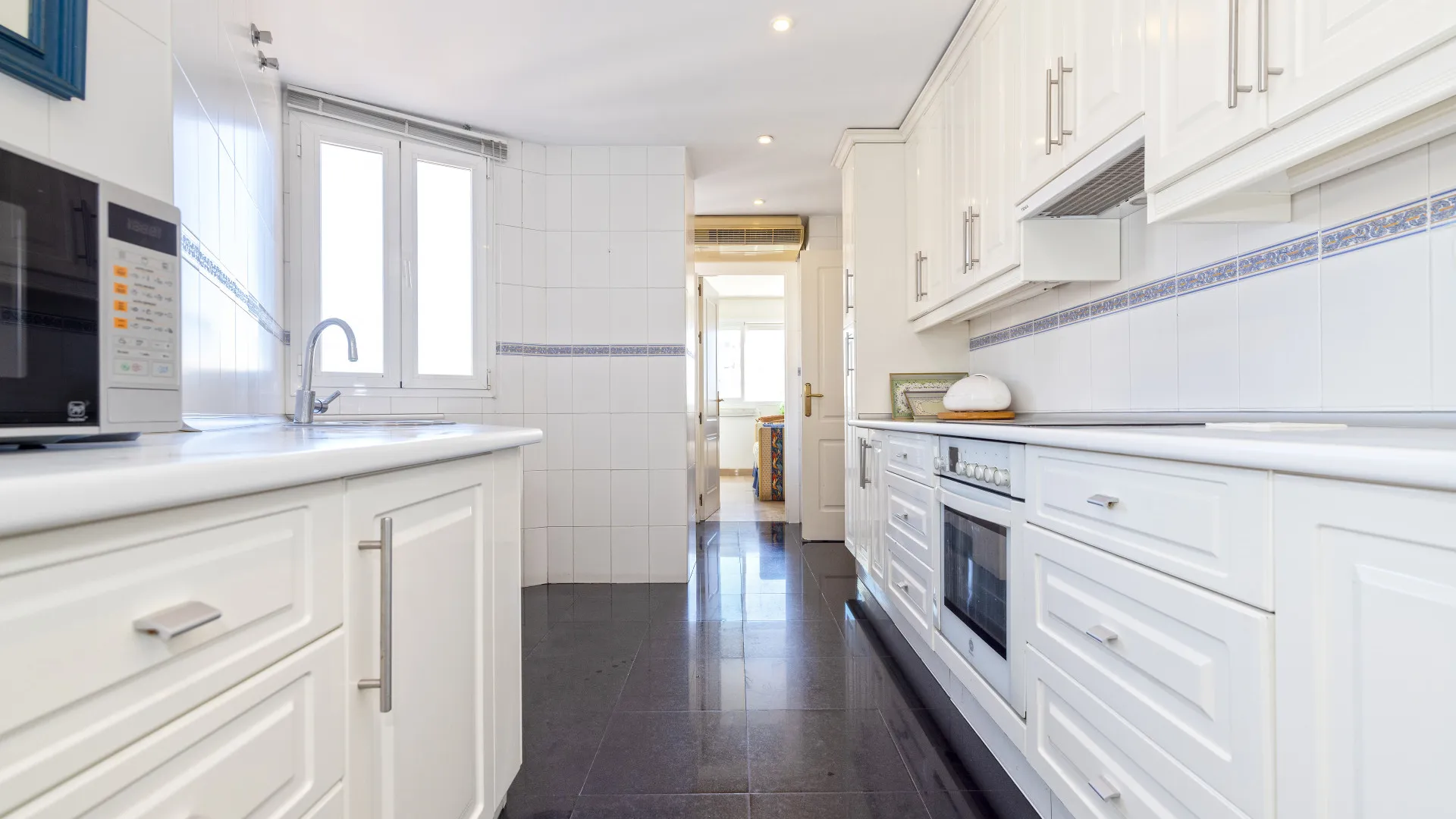 Duplex penthouse with 5 bedrooms for sale in Marbella Centro