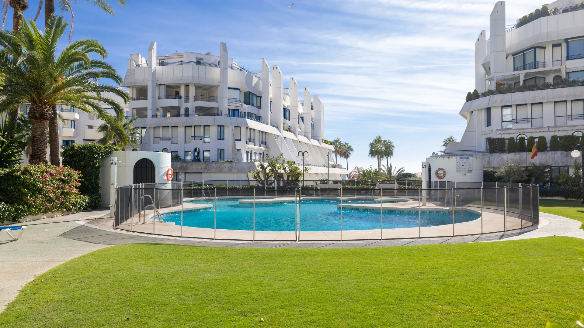 For sale Playa de la Fontanilla duplex penthouse with 3 bedrooms