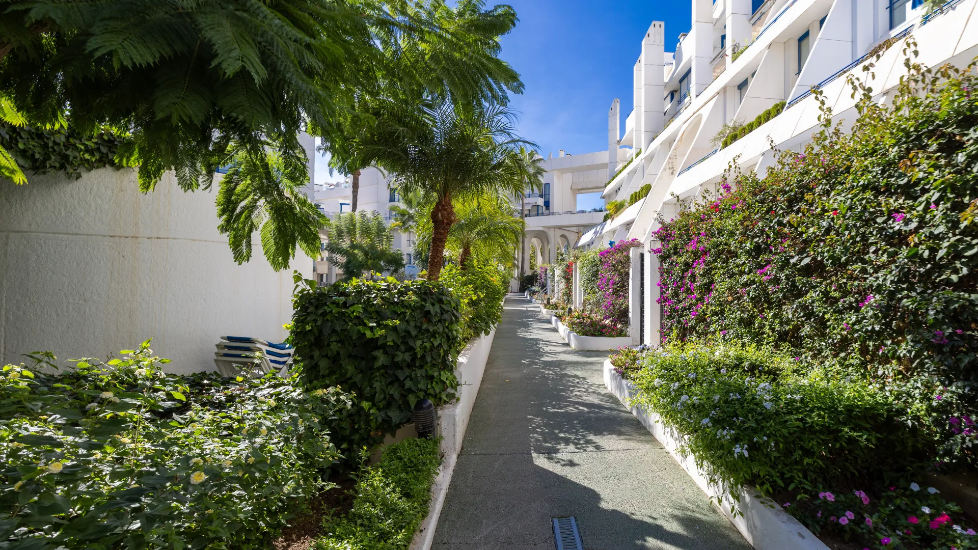 For sale Playa de la Fontanilla duplex penthouse with 3 bedrooms