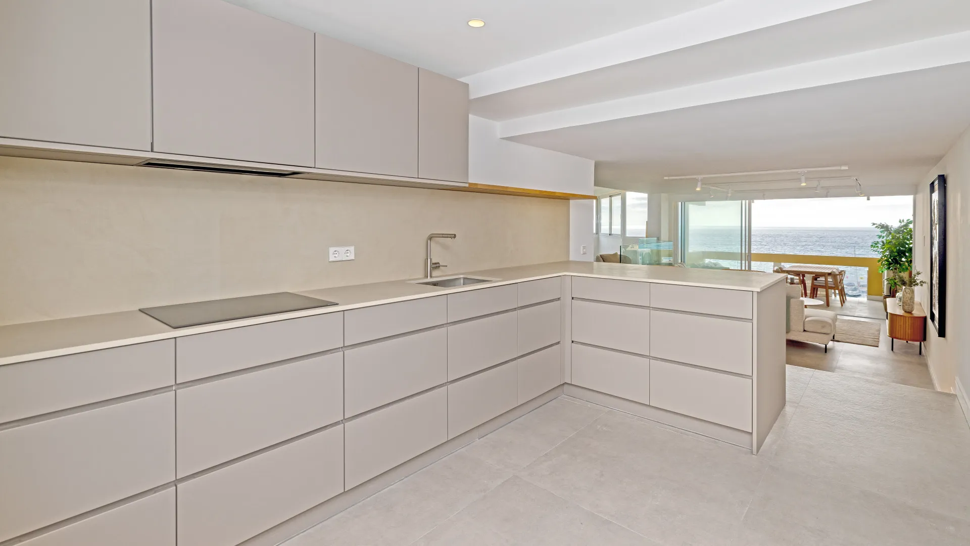 3 bedrooms apartment in Playa Bajadilla - Puertos for sale