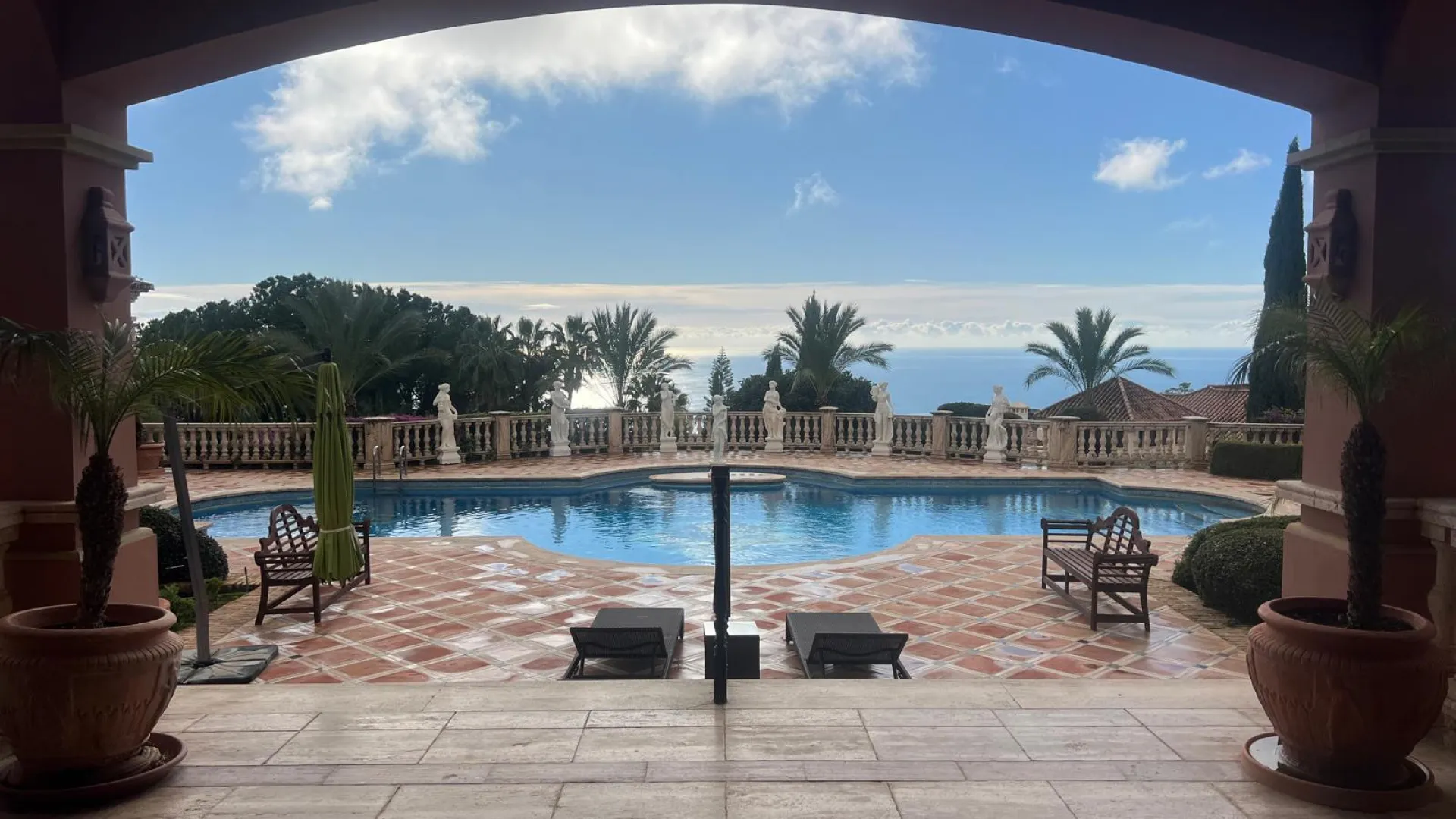 Villa con 6 dormitorios a la venta en Sierra Blanca