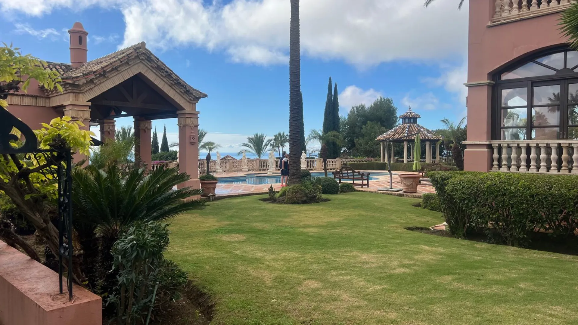 Villa con 6 dormitorios a la venta en Sierra Blanca