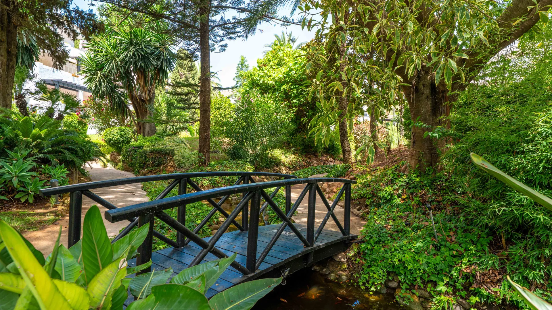 Ground floor apartment with 2 bedrooms for sale in Puente Romano II