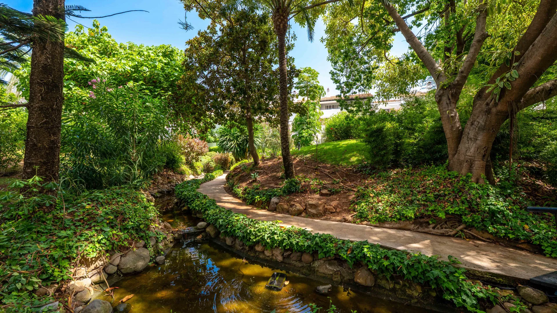 Ground floor apartment with 2 bedrooms for sale in Puente Romano II