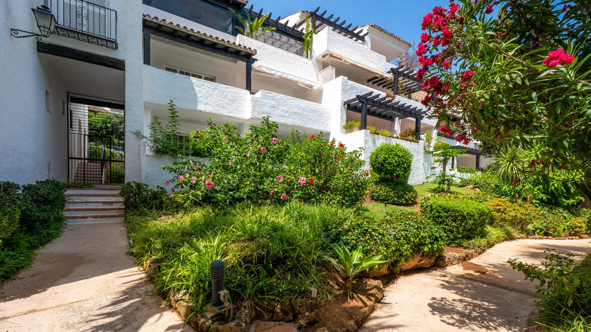 Ground floor apartment with 2 bedrooms for sale in Puente Romano II