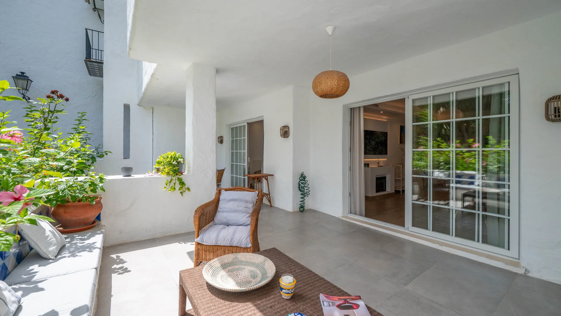 Ground floor apartment with 2 bedrooms for sale in Puente Romano II