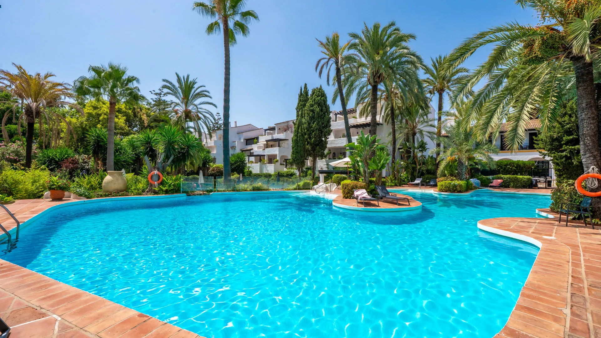 Ground floor apartment with 2 bedrooms for sale in Puente Romano II