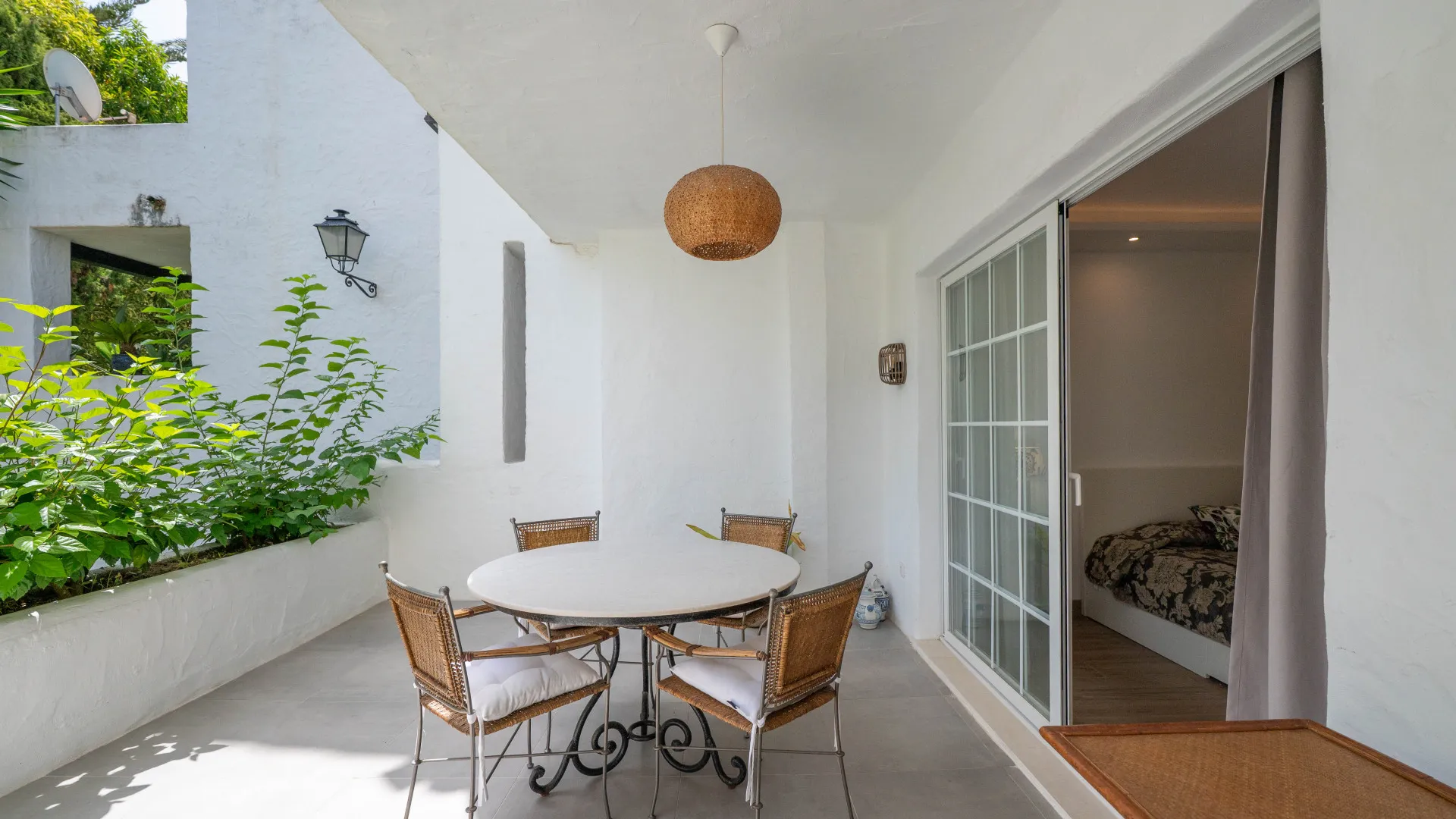 Ground floor apartment with 2 bedrooms for sale in Puente Romano II