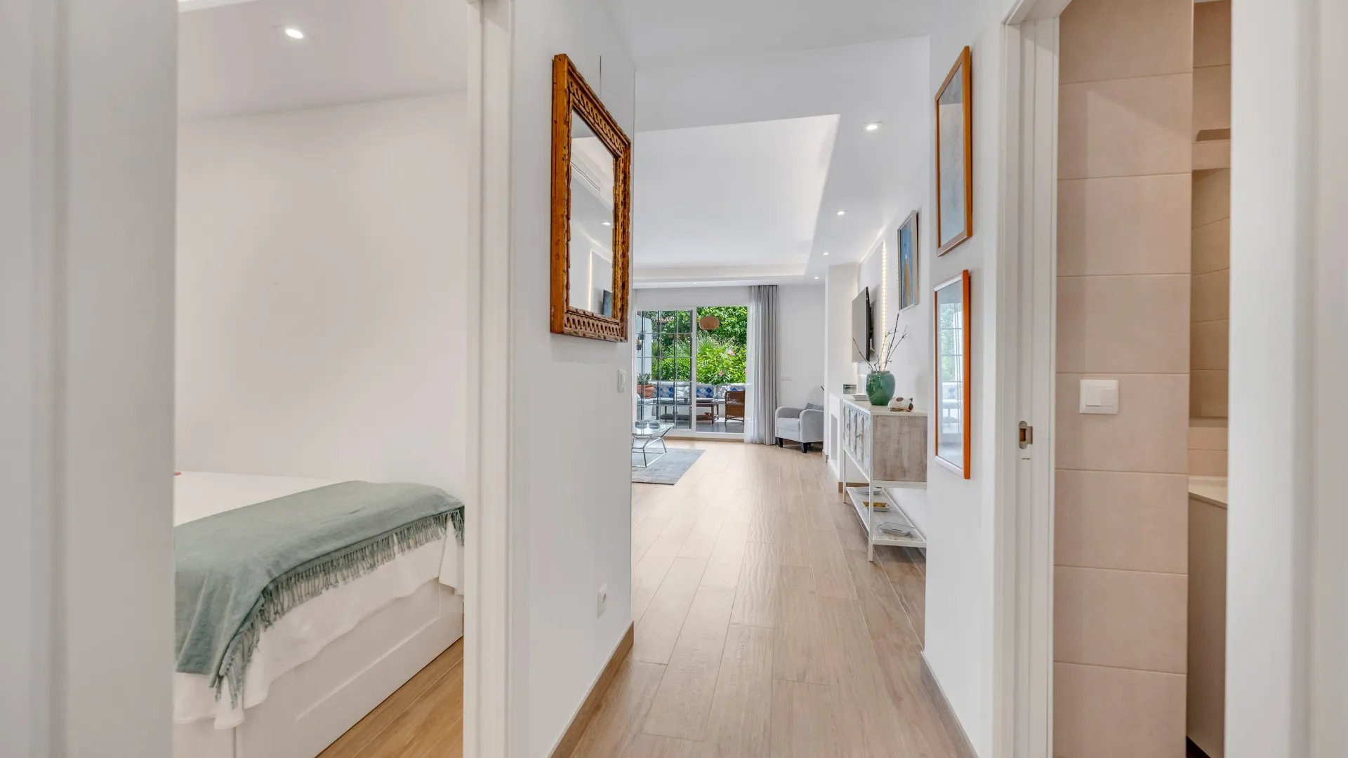 Ground floor apartment with 2 bedrooms for sale in Puente Romano II