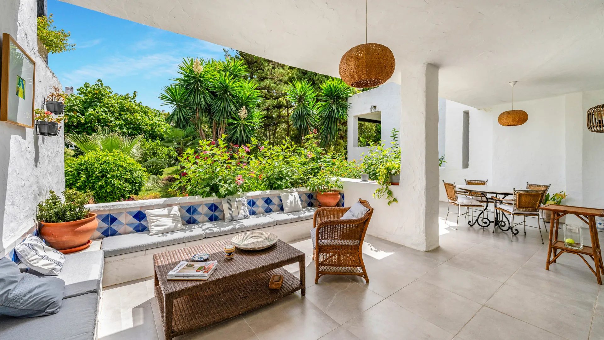 Ground floor apartment with 2 bedrooms for sale in Puente Romano II