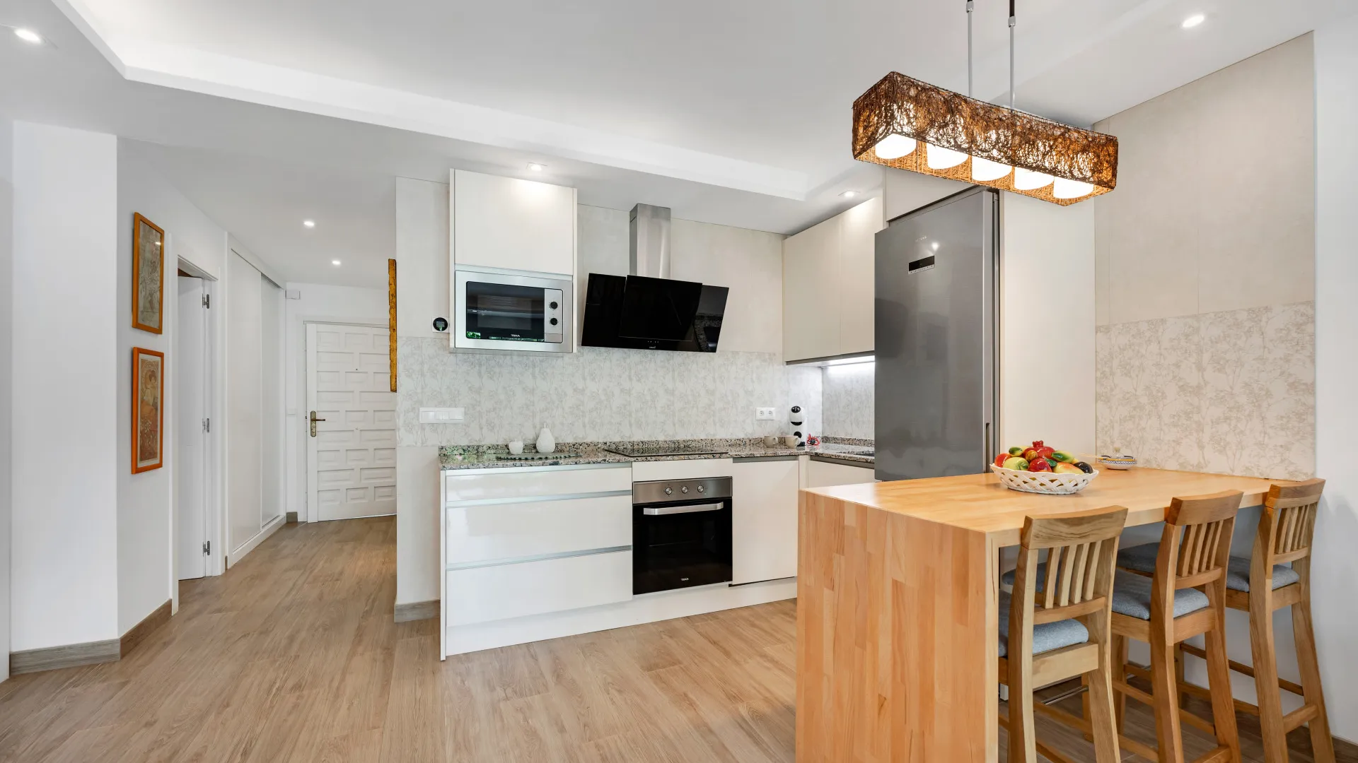 Ground floor apartment with 2 bedrooms for sale in Puente Romano II