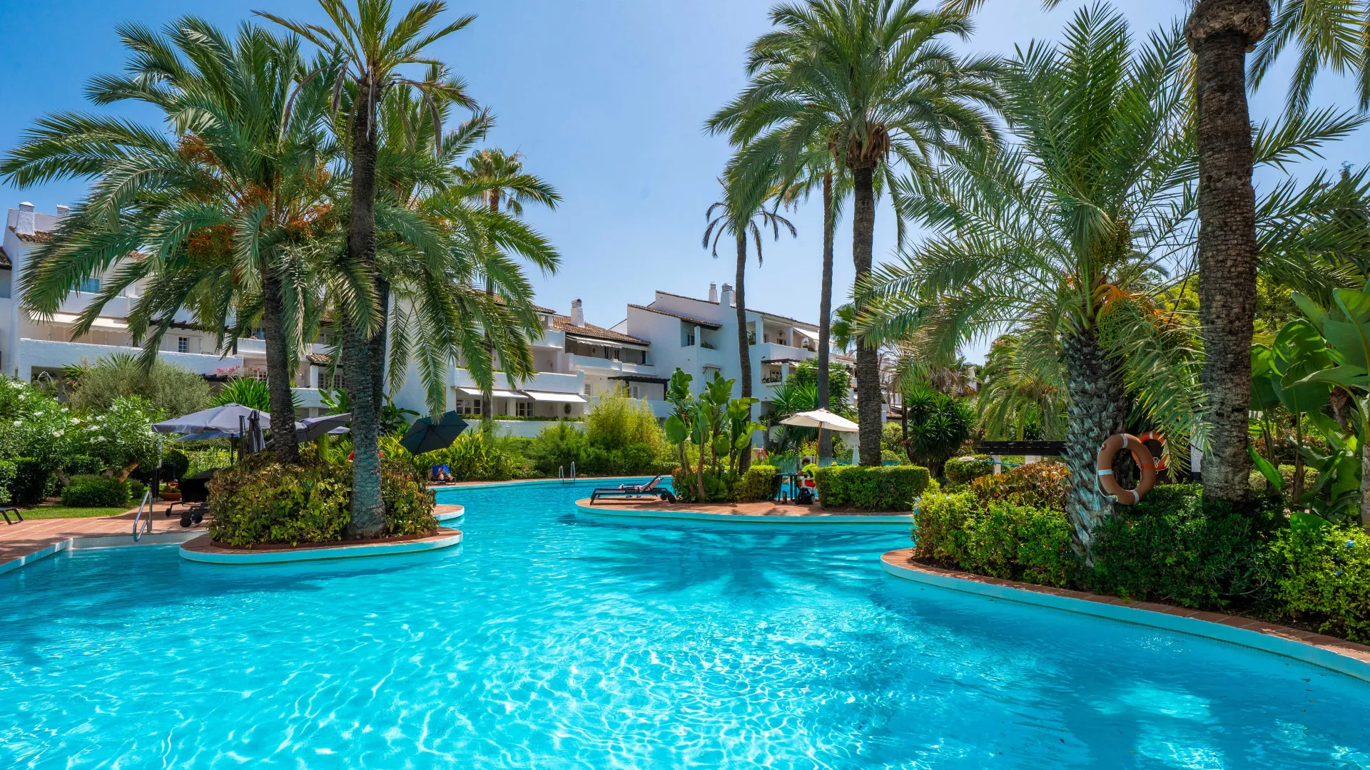 Ground floor apartment with 2 bedrooms for sale in Puente Romano II