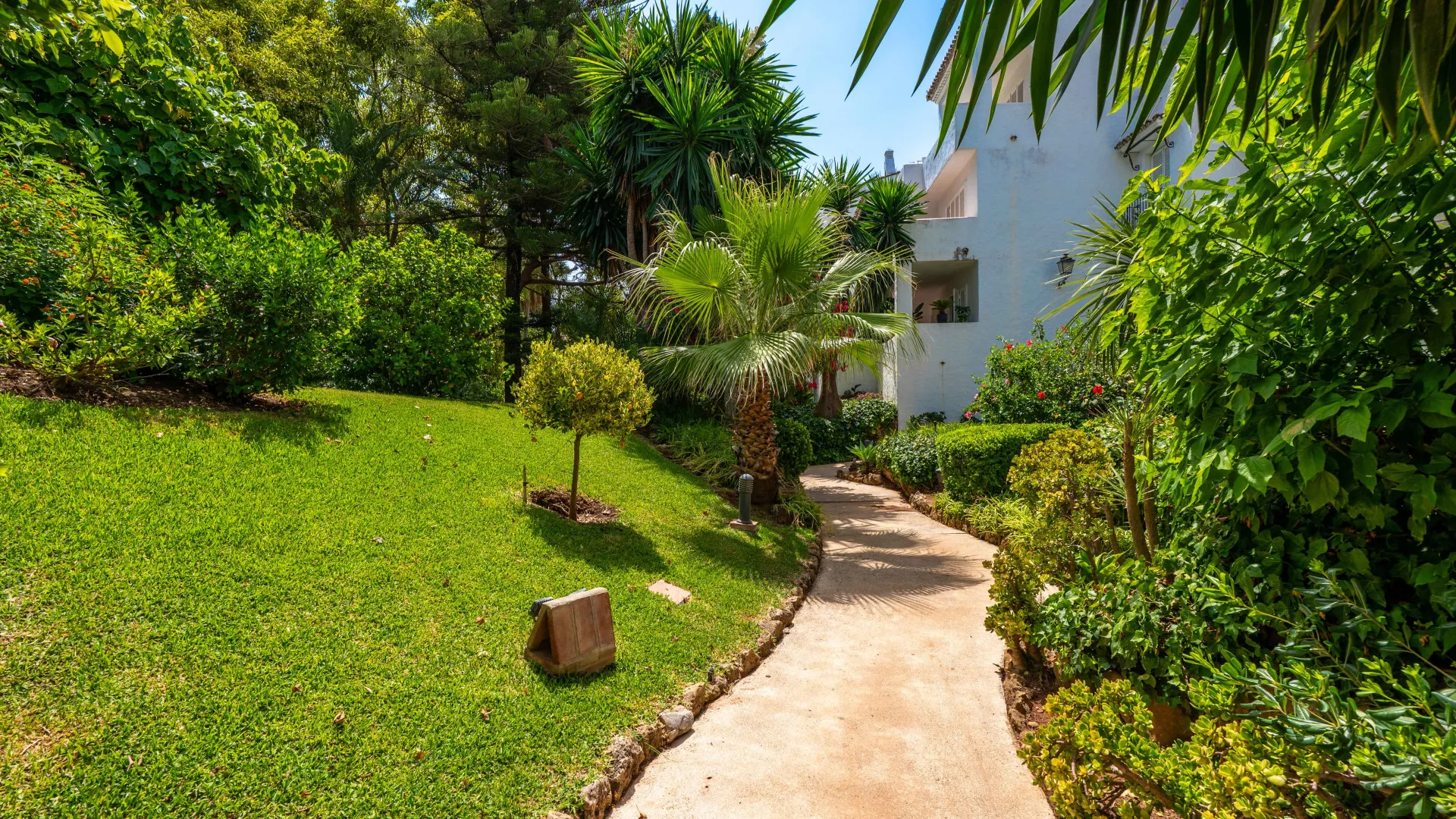 Ground floor apartment with 2 bedrooms for sale in Puente Romano II