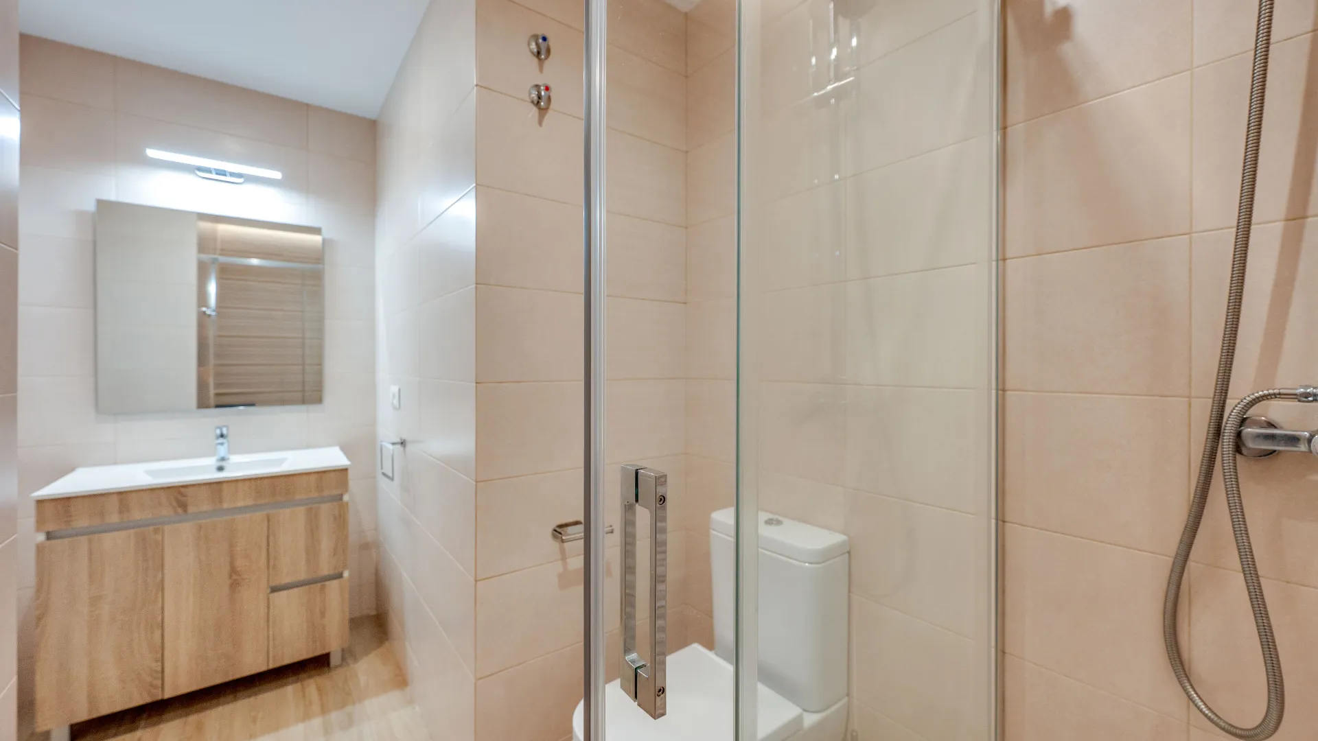 Ground floor apartment with 2 bedrooms for sale in Puente Romano II