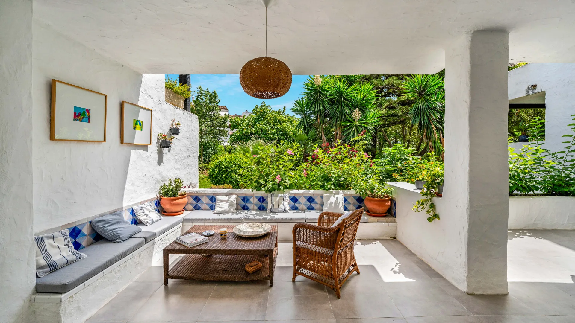 Ground floor apartment with 2 bedrooms for sale in Puente Romano II