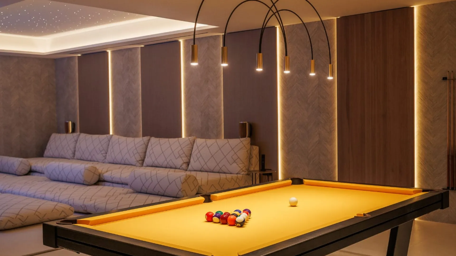 For sale 4 bedrooms villa in Marbella Golden Mile