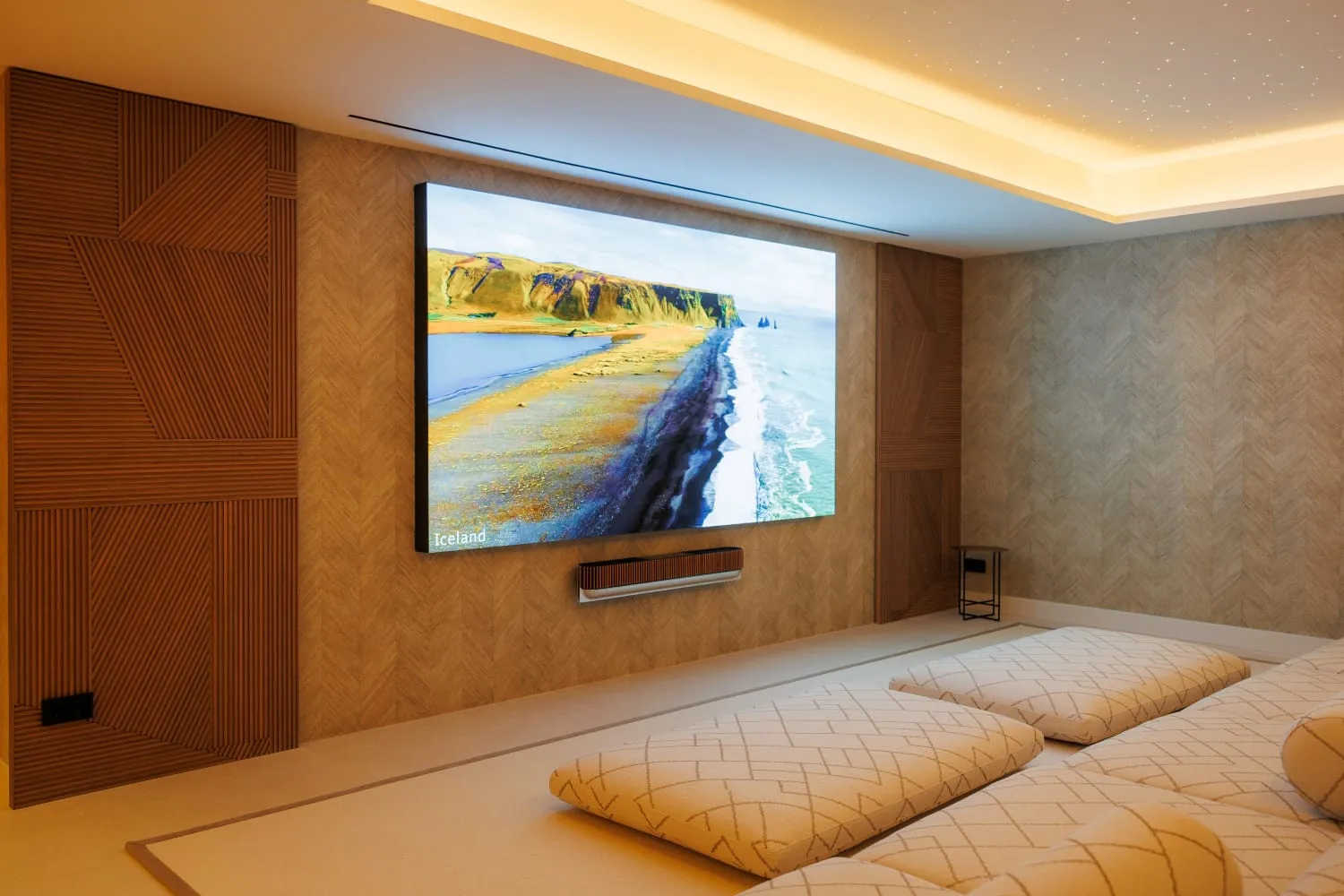 For sale 4 bedrooms villa in Marbella Golden Mile