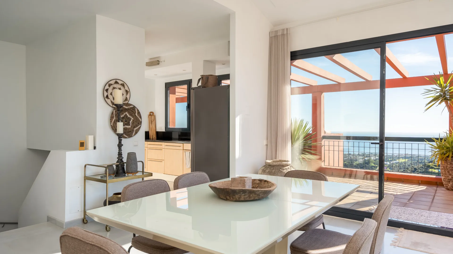 Duplex penthouse for sale in Calahonda with 4 bedrooms
