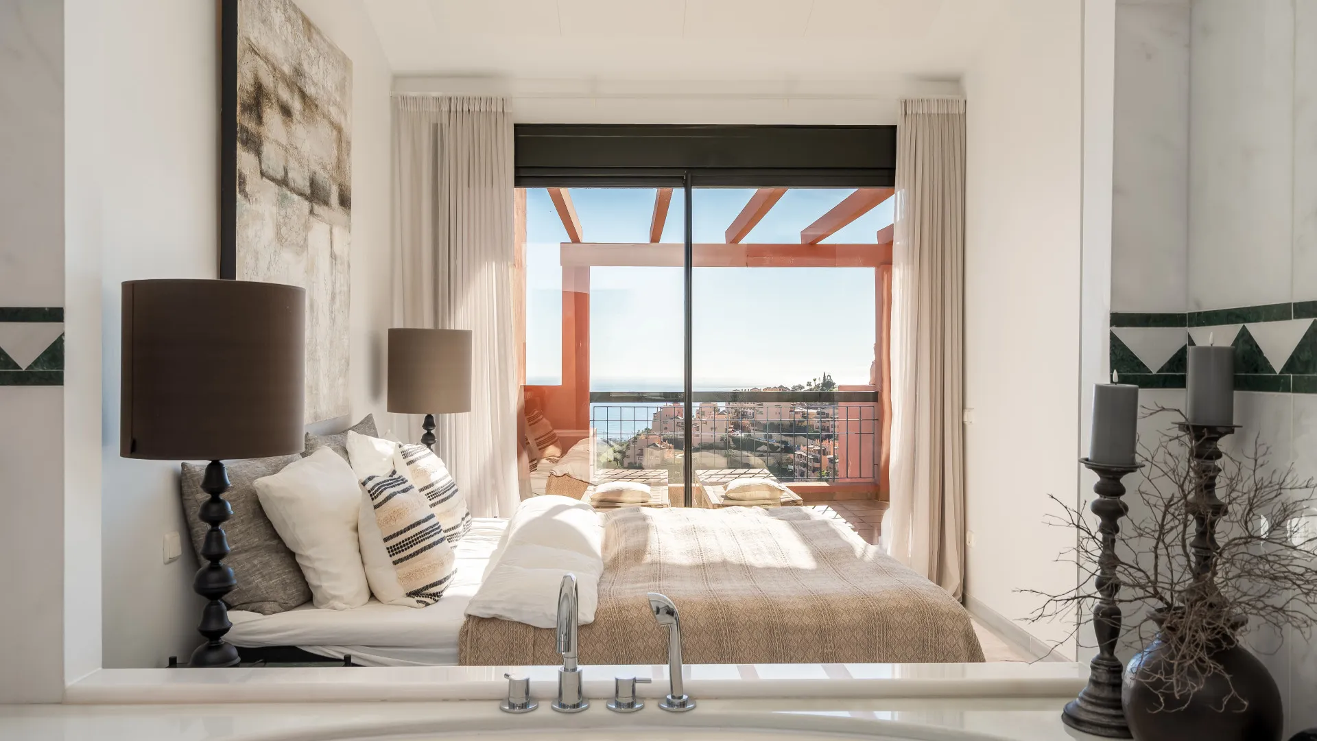 Duplex penthouse for sale in Calahonda with 4 bedrooms