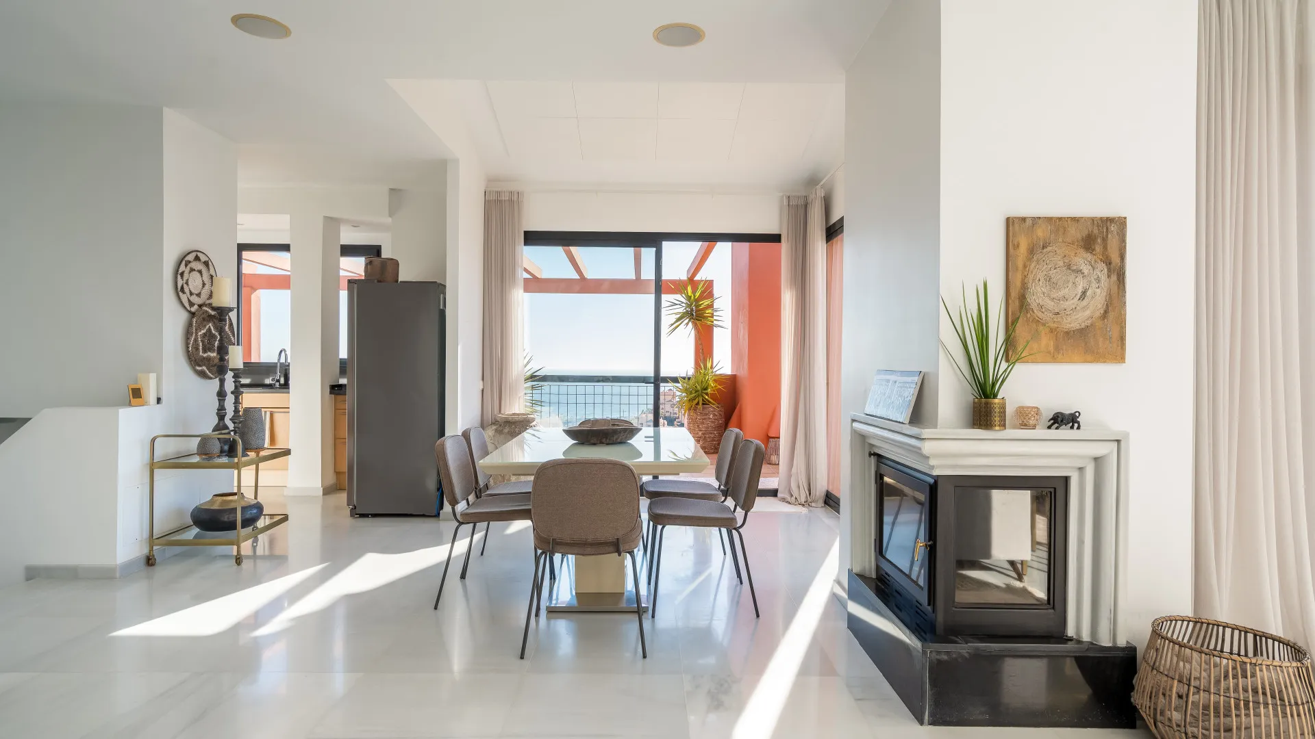 Duplex penthouse for sale in Calahonda with 4 bedrooms