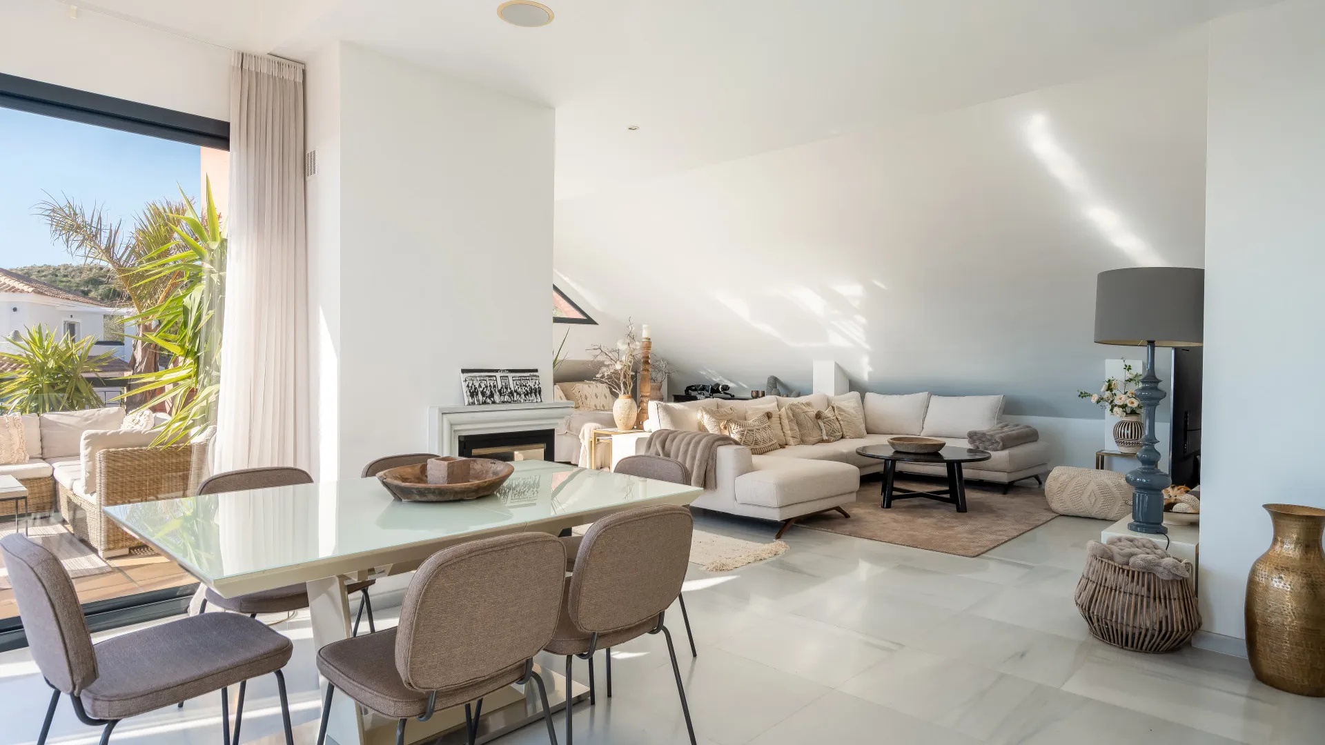 Duplex penthouse for sale in Calahonda with 4 bedrooms