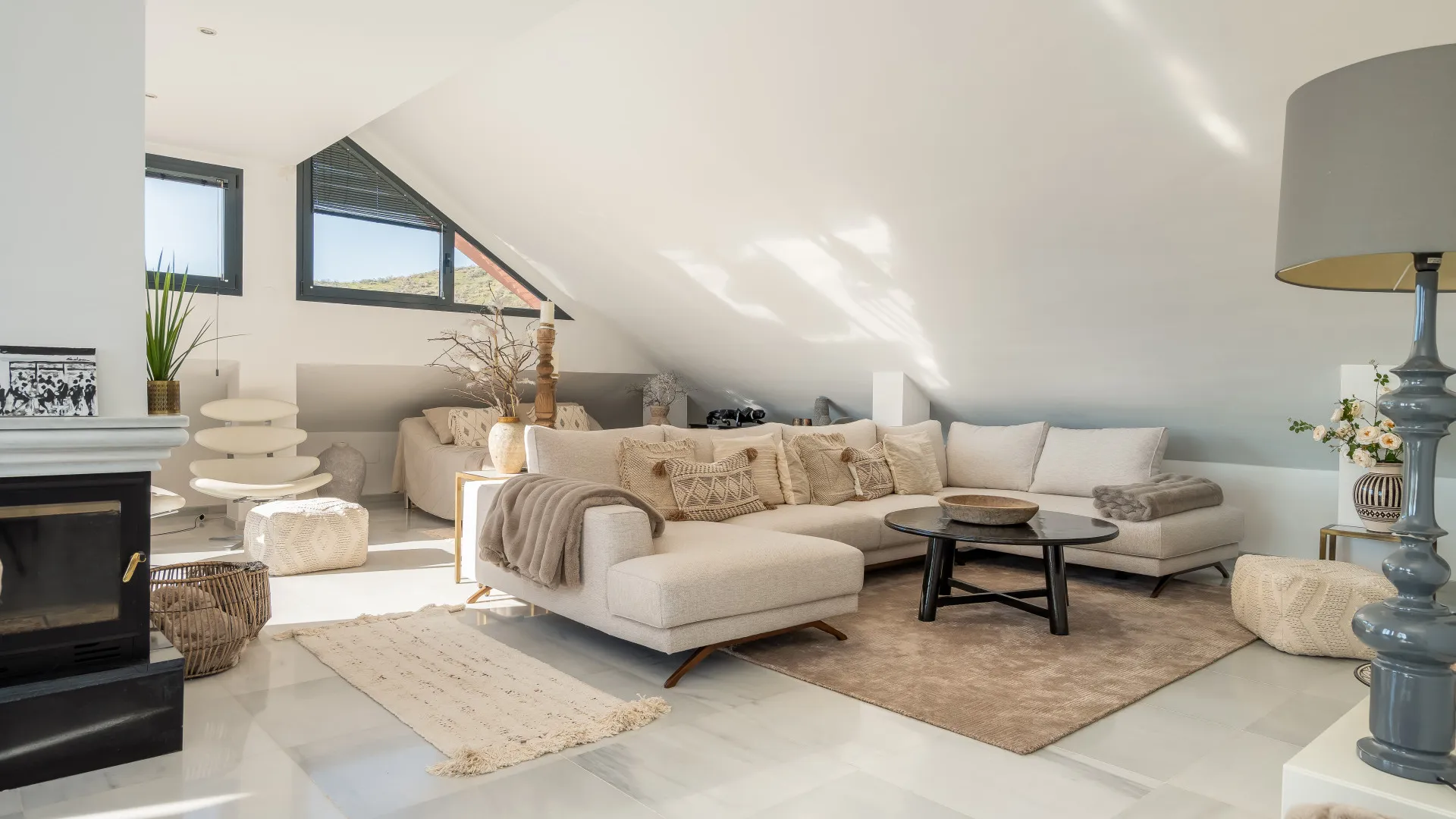 Duplex penthouse for sale in Calahonda with 4 bedrooms