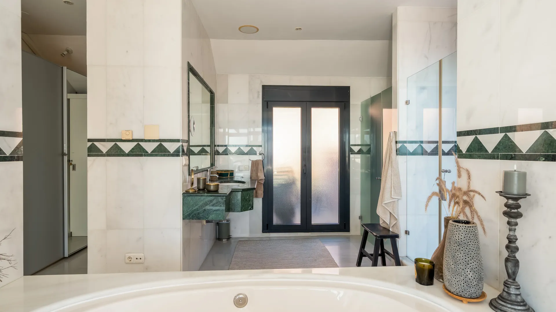 Duplex penthouse for sale in Calahonda with 4 bedrooms