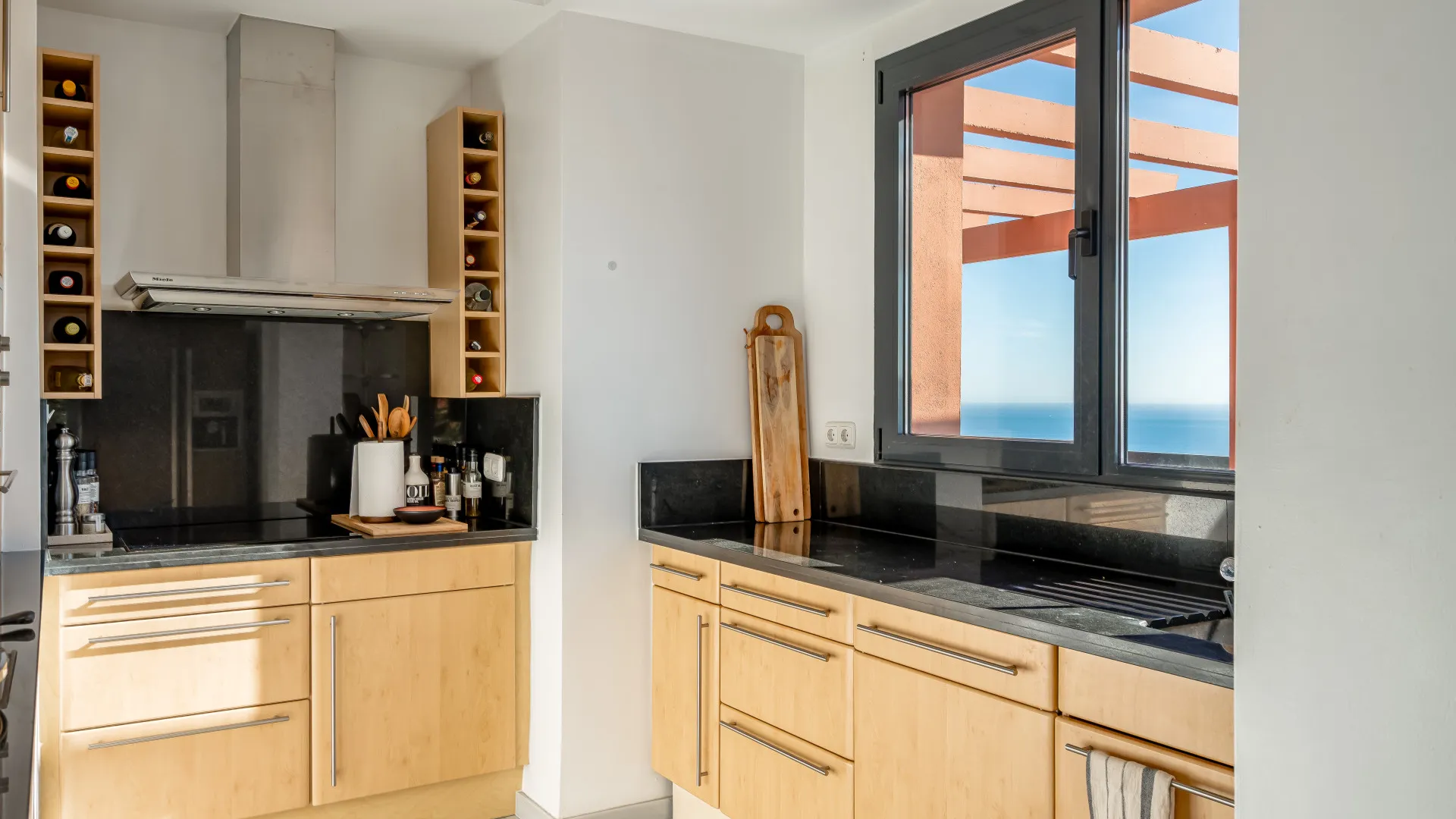 Duplex penthouse for sale in Calahonda with 4 bedrooms