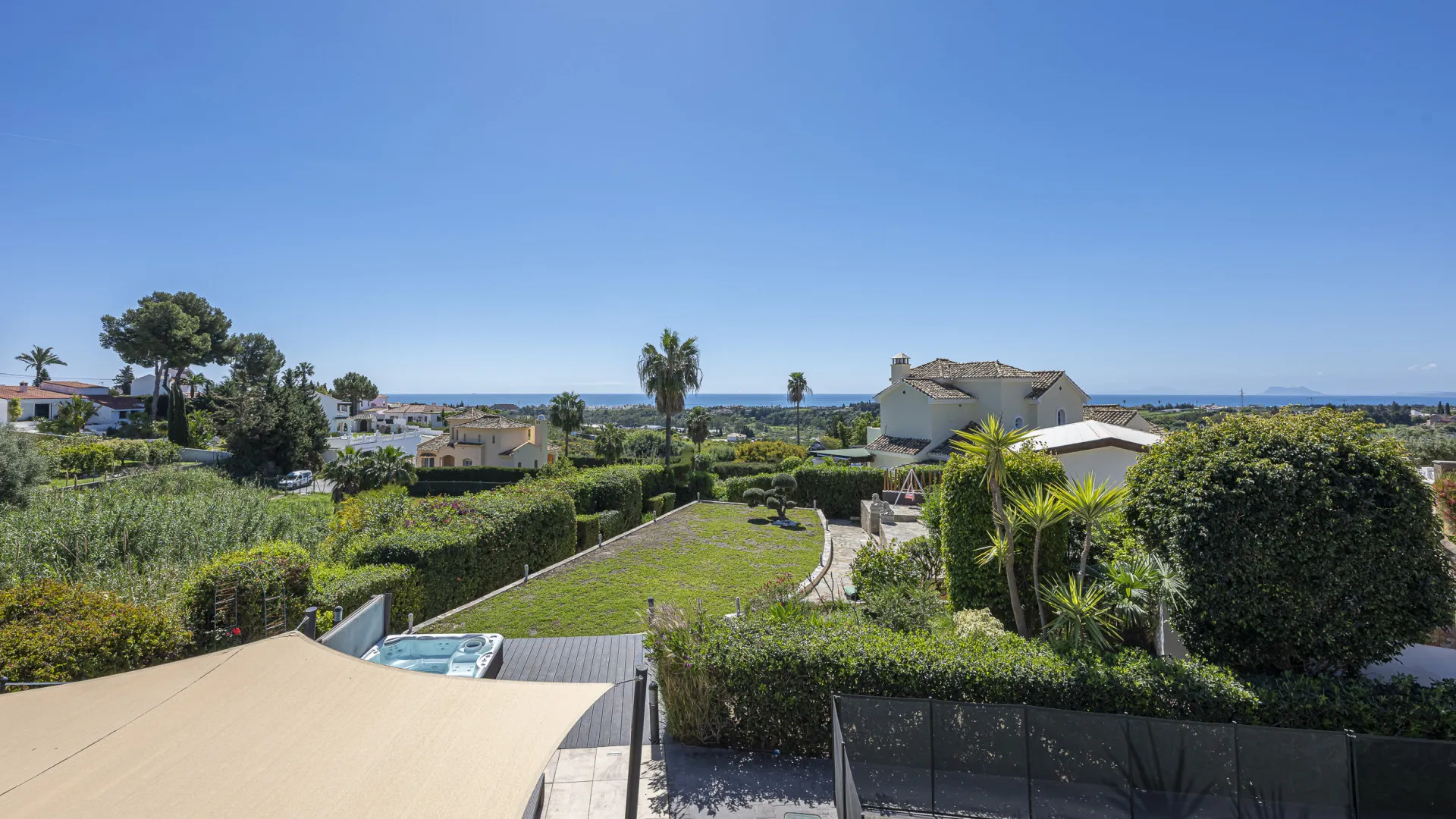 Estepona 6 bedrooms villa for sale