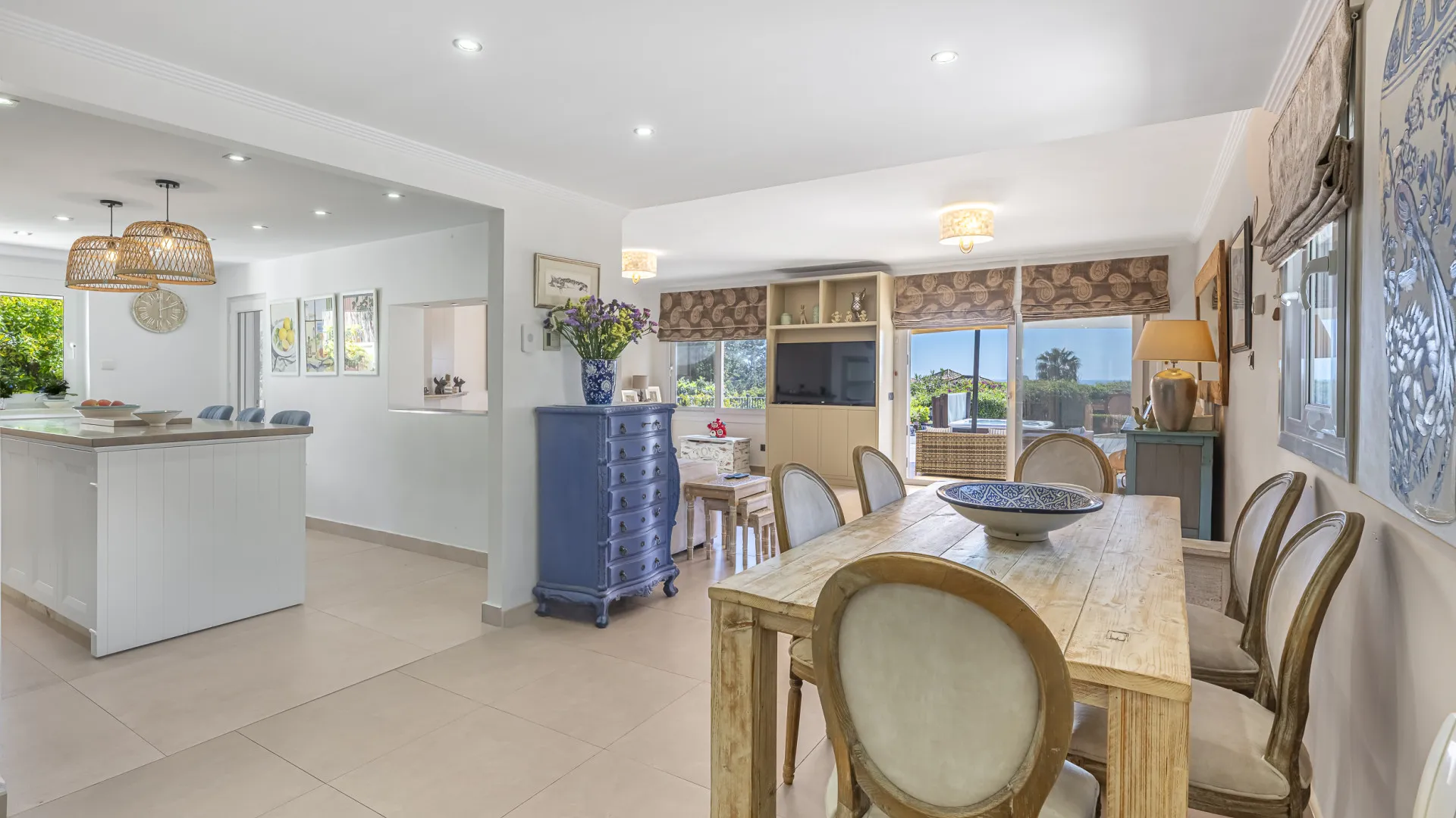 Estepona 6 bedrooms villa for sale