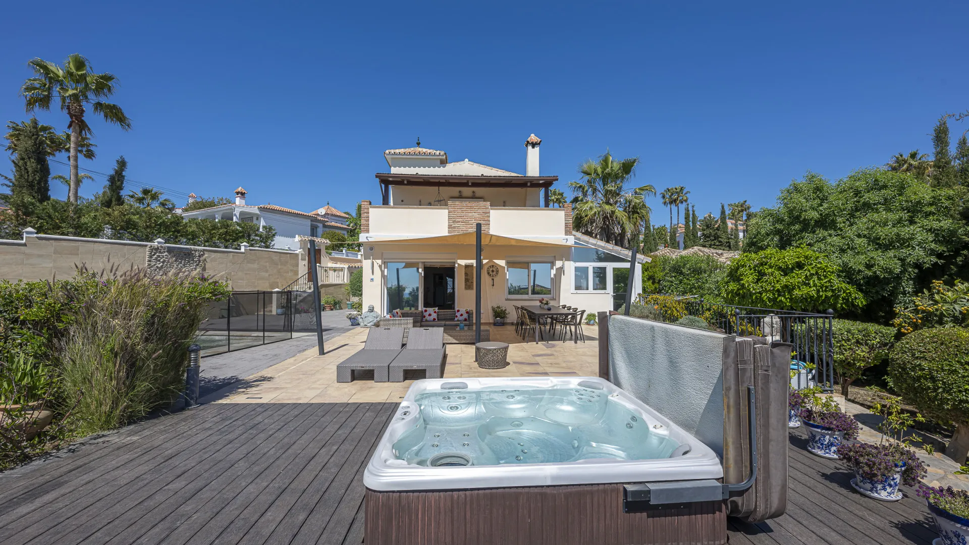 Estepona 6 bedrooms villa for sale