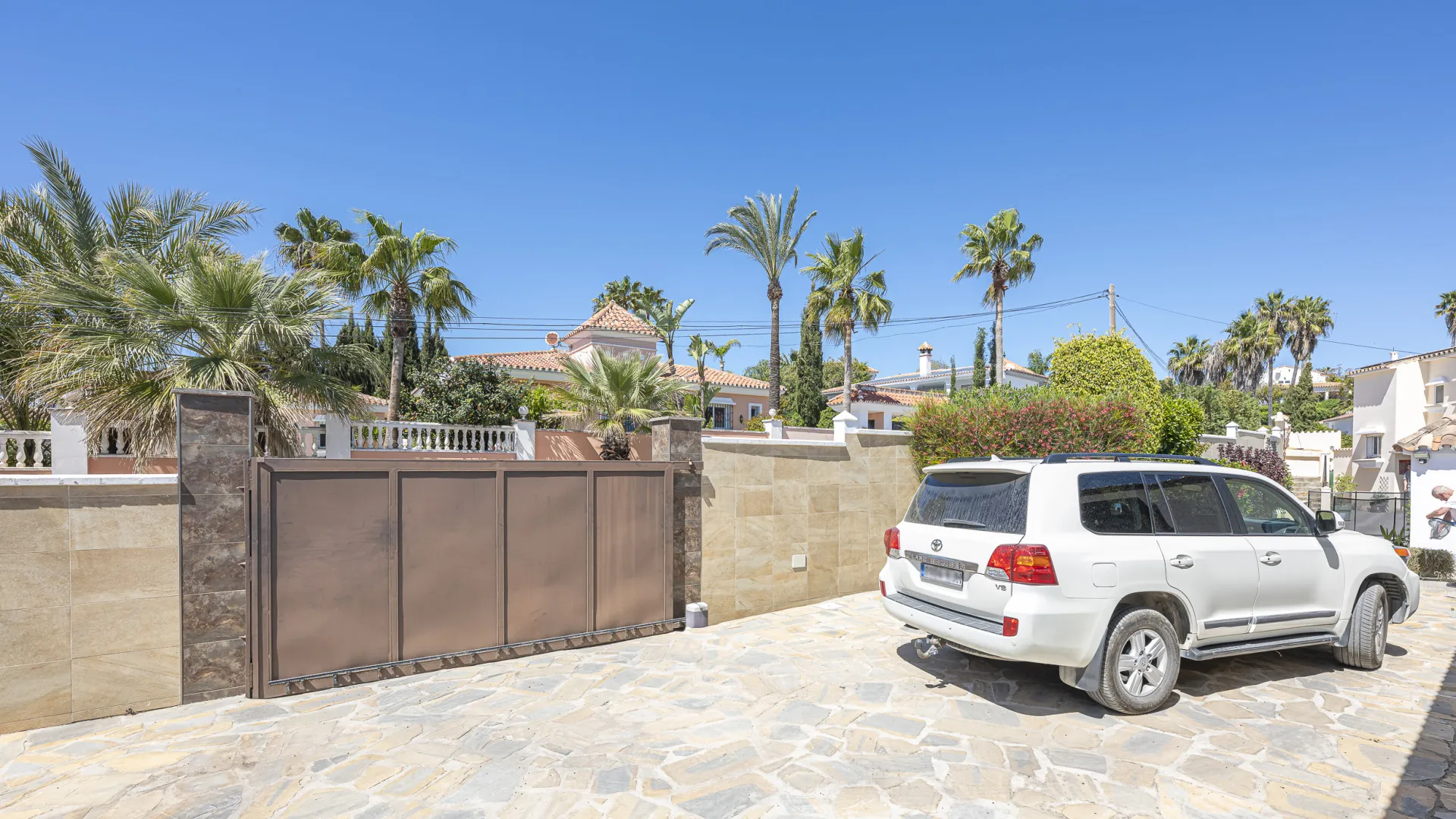 Estepona 6 bedrooms villa for sale