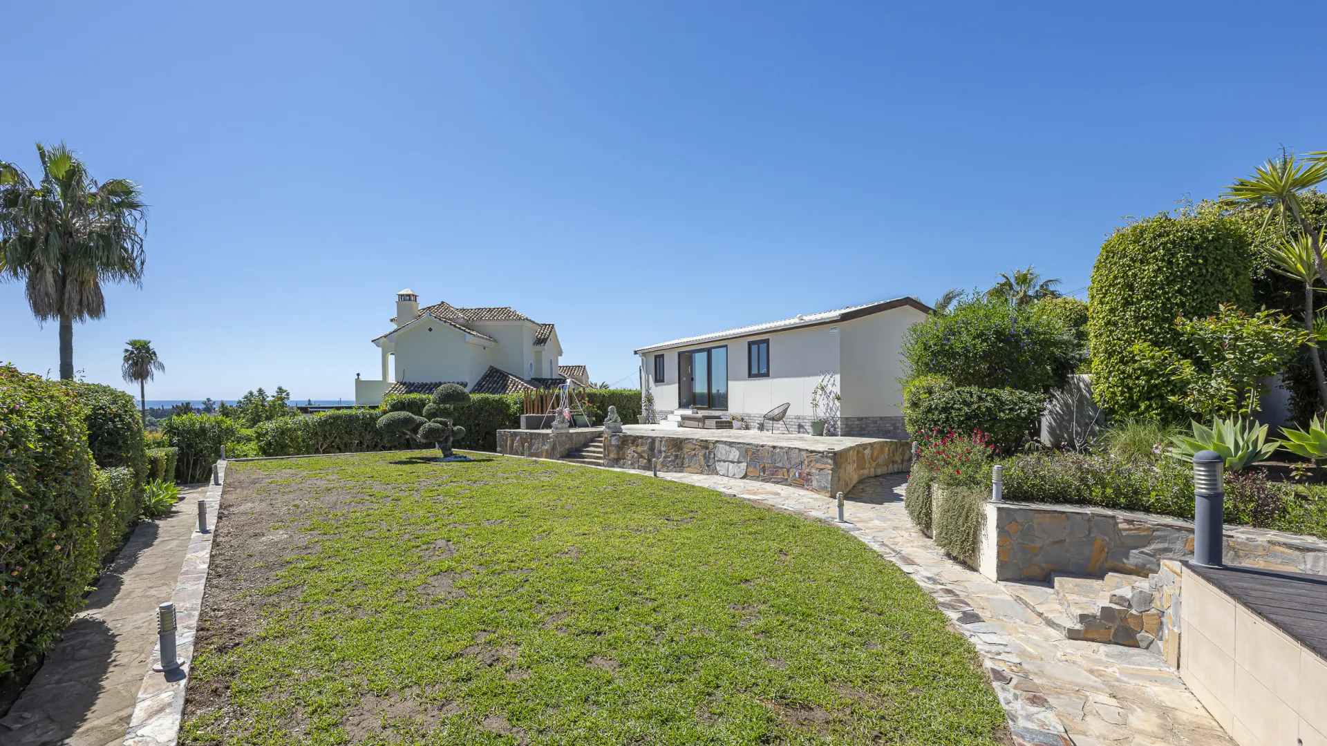 Estepona 6 bedrooms villa for sale