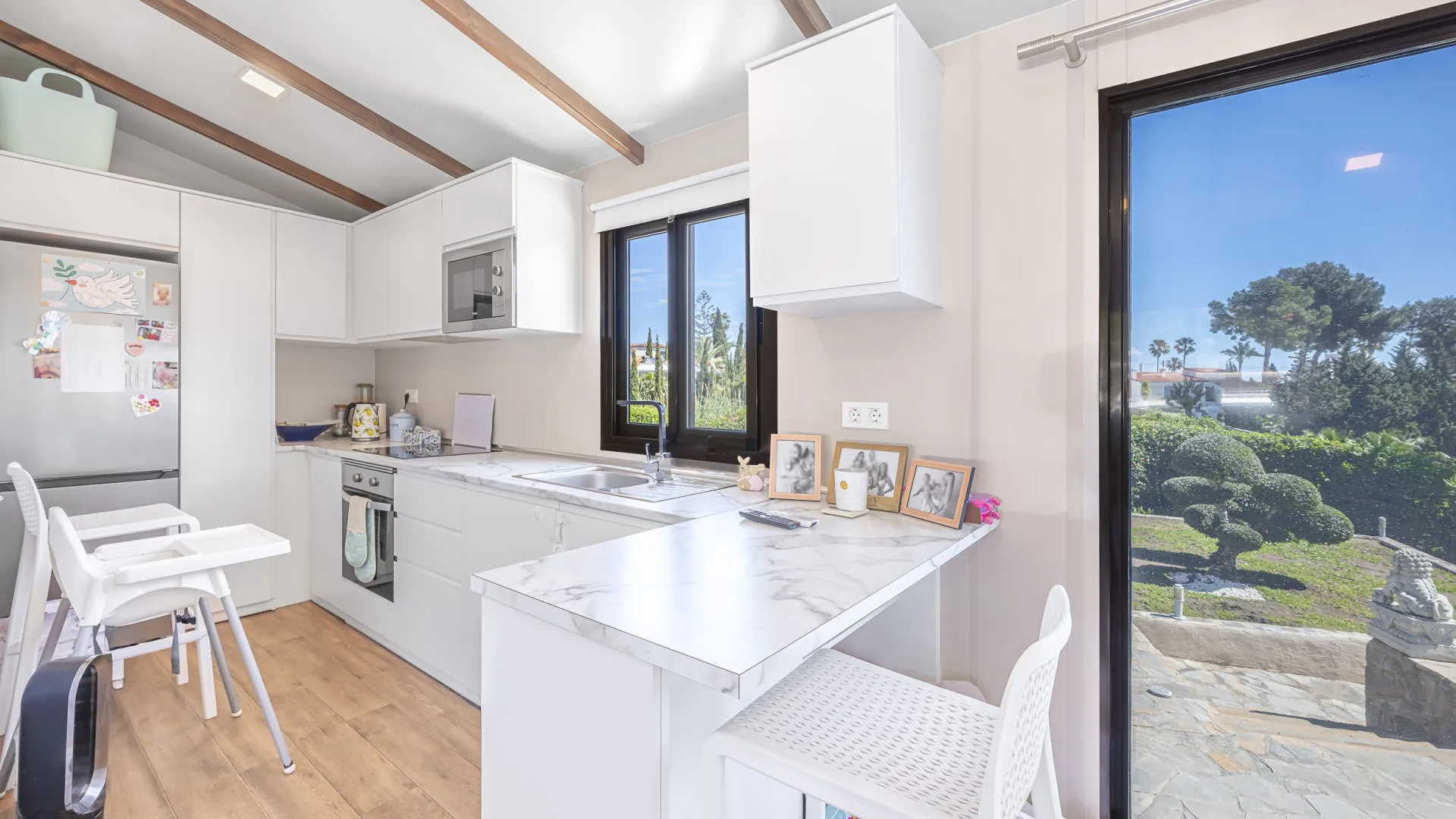 Estepona 6 bedrooms villa for sale