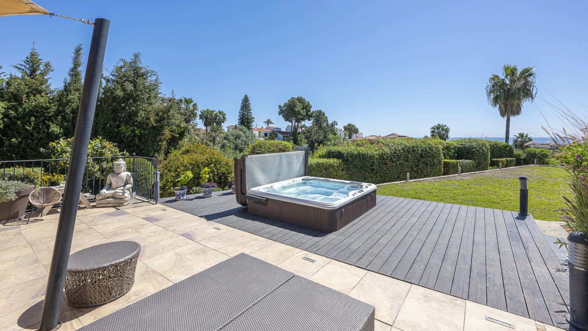 Estepona 6 bedrooms villa for sale